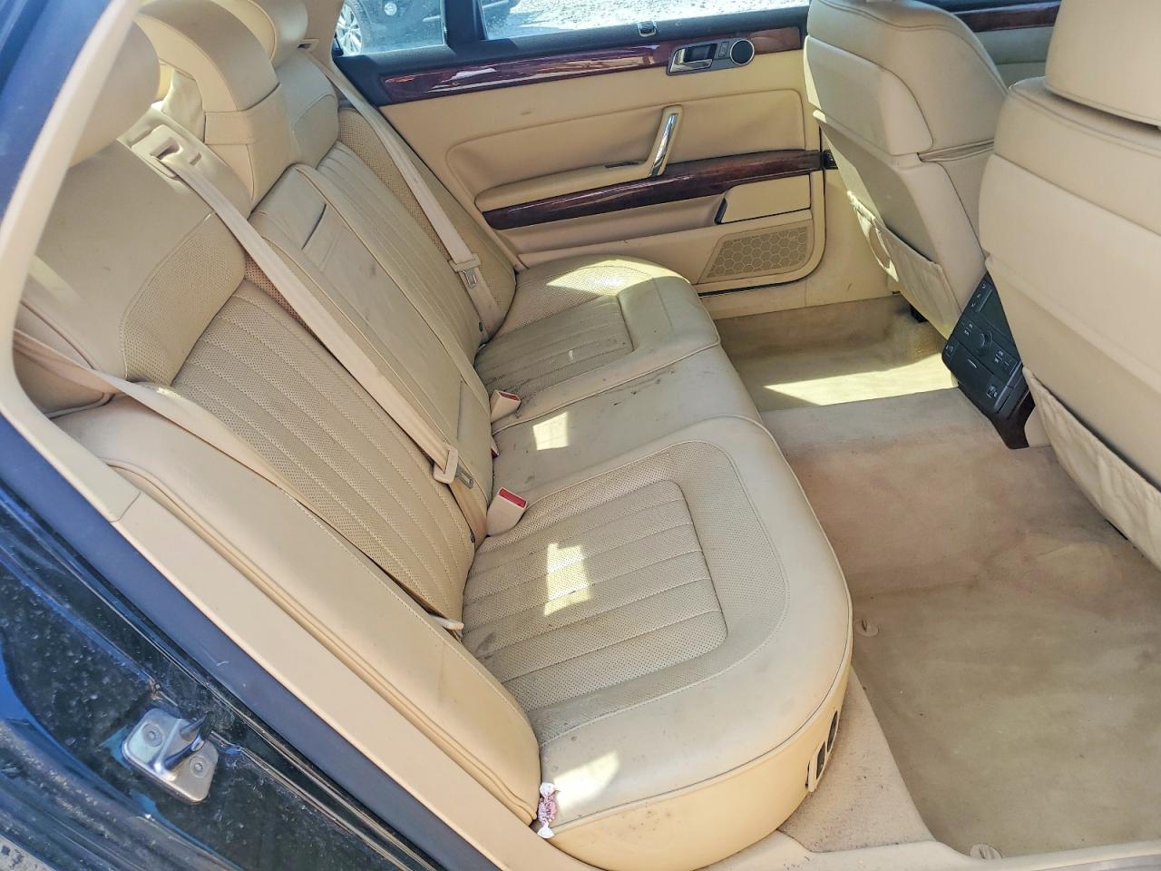 2004 Volkswagen Phaeton 6.0 Black vin: WVWAH63D048007875