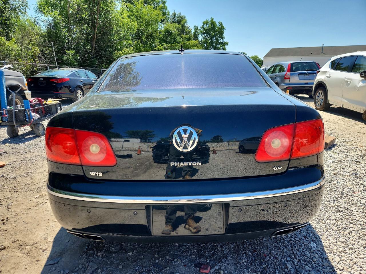 2004 Volkswagen Phaeton 6.0 Black vin: WVWAH63D148008520