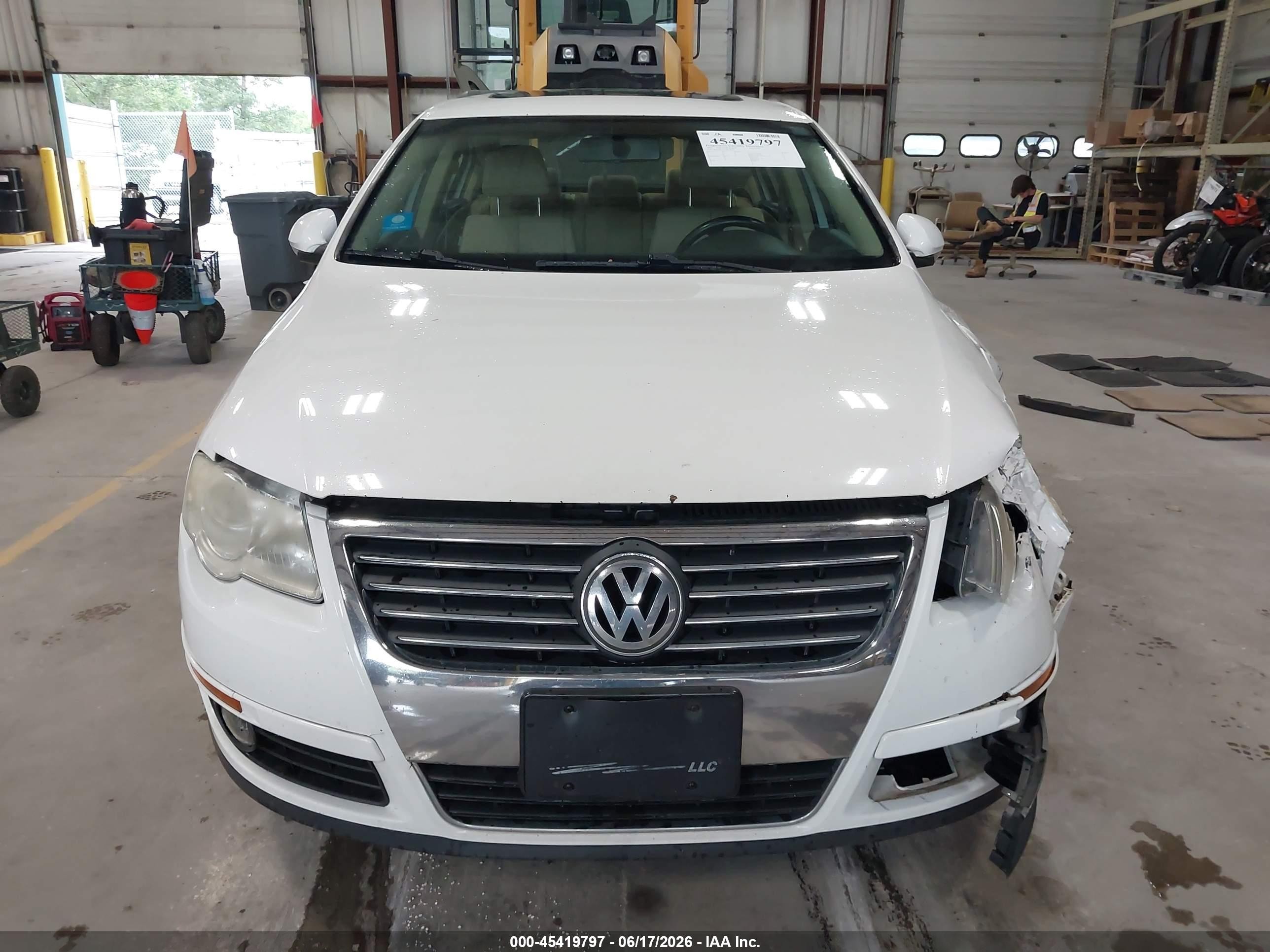 2007 Volkswagen Passat 2.0t Wolfsburg Edition White vin: WVWAK73C07P137261