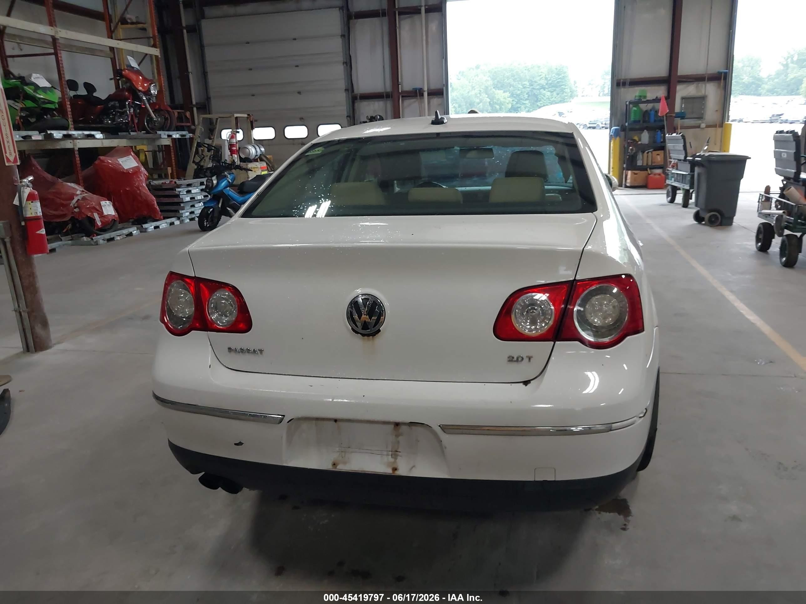 2007 Volkswagen Passat 2.0t Wolfsburg Edition White vin: WVWAK73C07P137261
