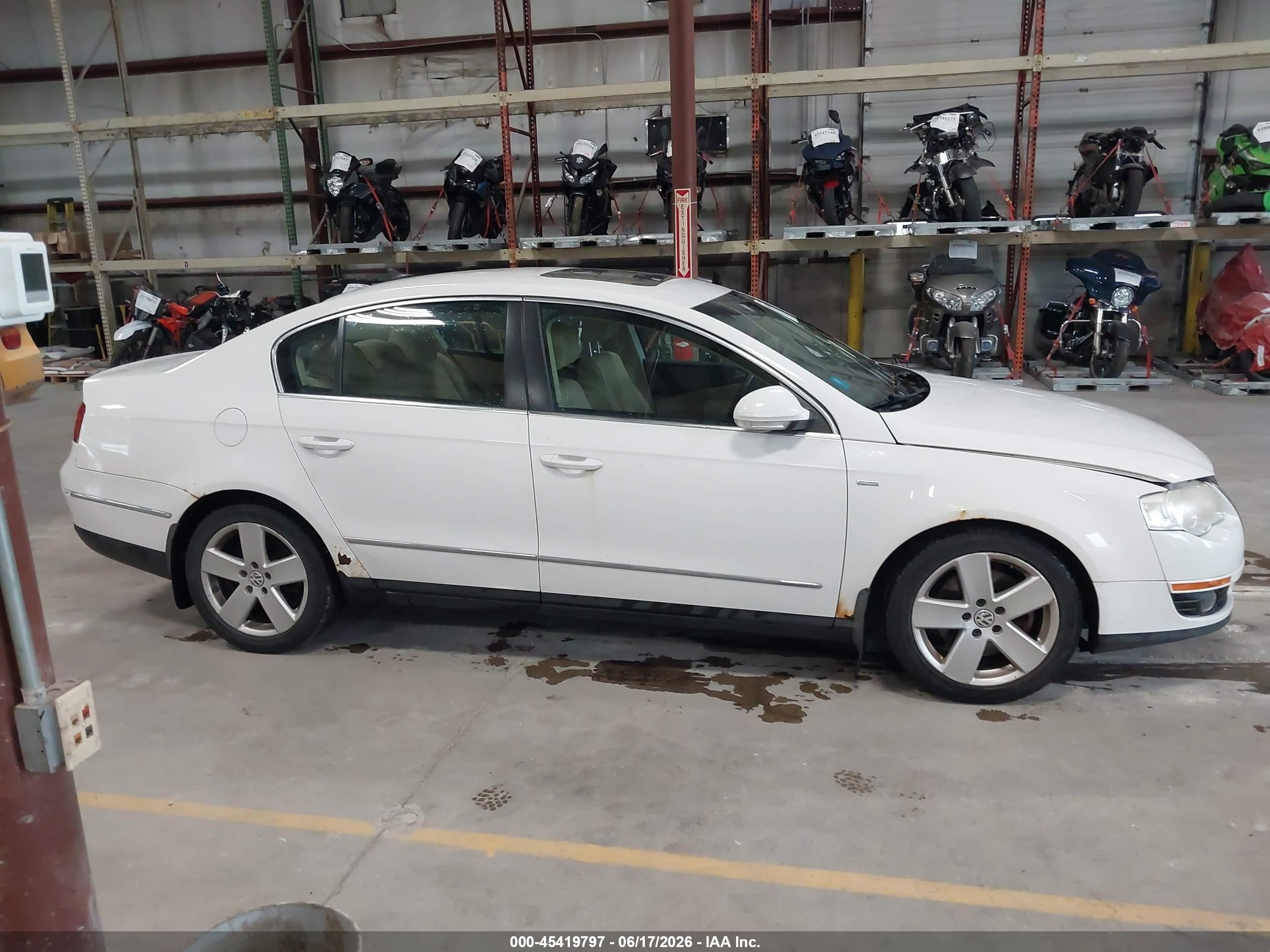 2007 Volkswagen Passat 2.0t Wolfsburg Edition White vin: WVWAK73C07P137261