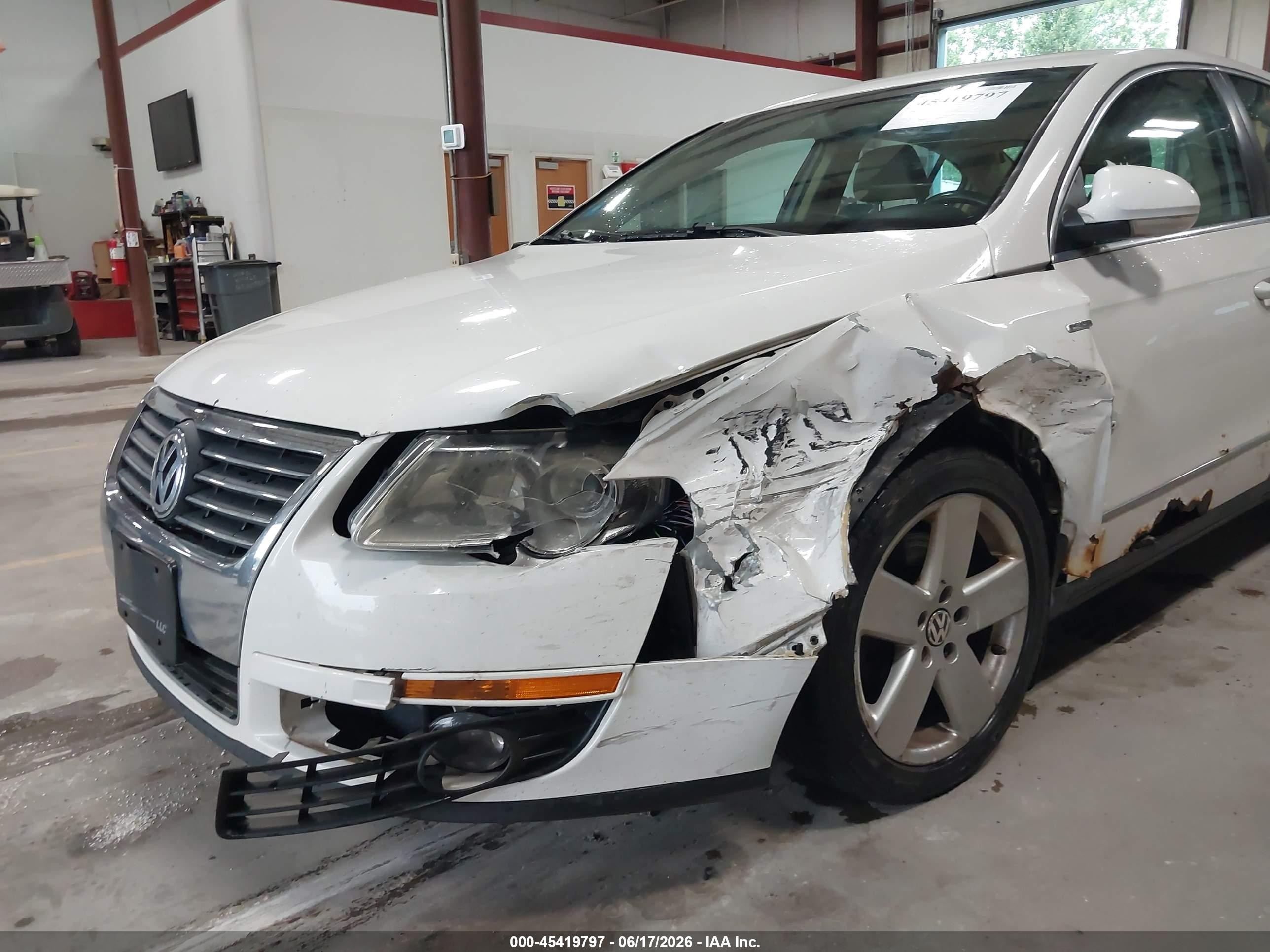 2007 Volkswagen Passat 2.0t Wolfsburg Edition White vin: WVWAK73C07P137261