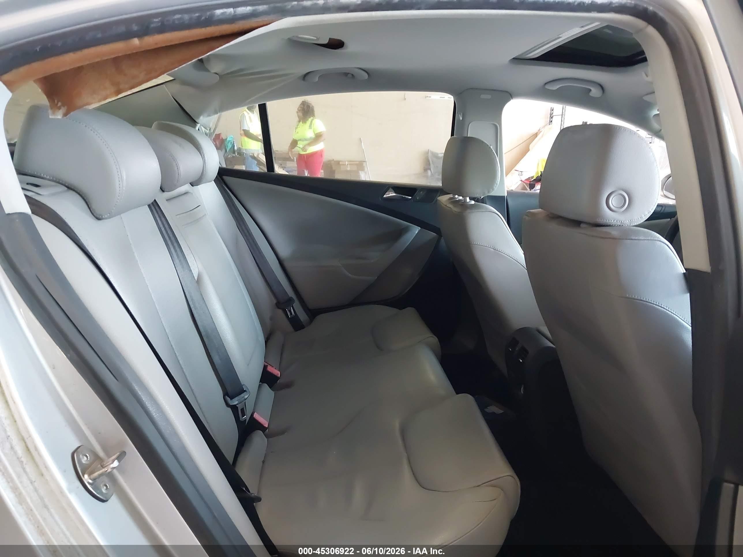 2006 Volkswagen Passat 2.0t Silver vin: WVWAK73C26P037564