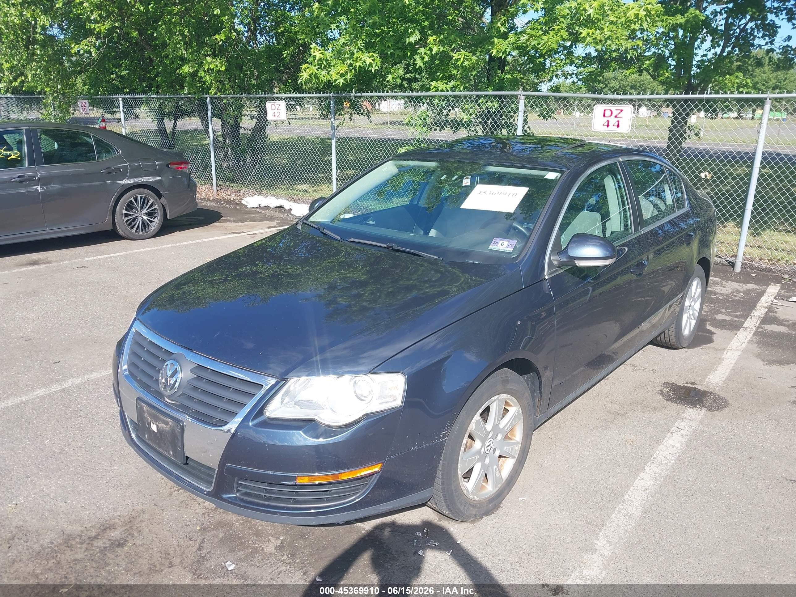 2006 Volkswagen Passat 2.0t/value Edition Blue vin: WVWAK73C26P055028