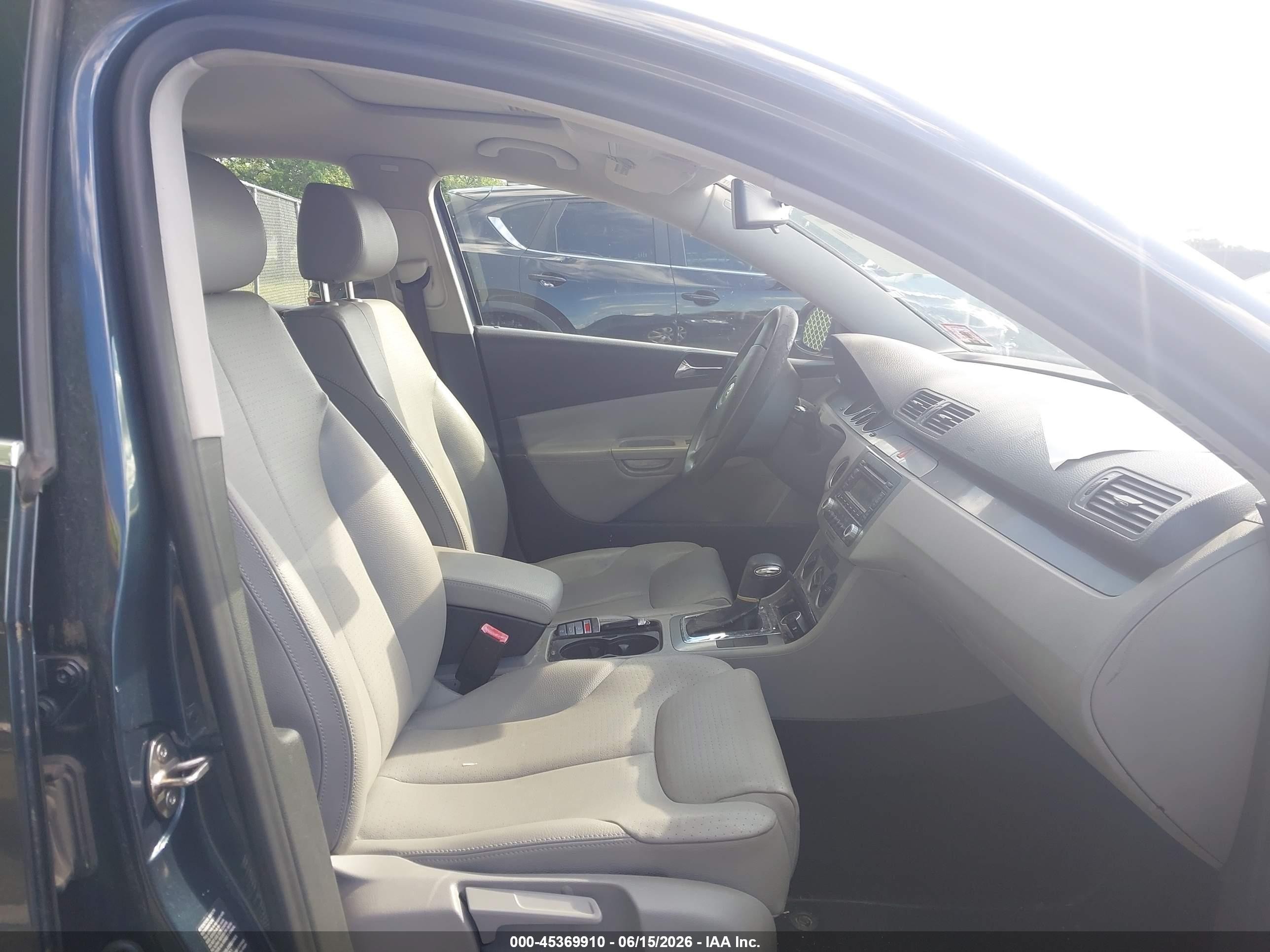 2006 Volkswagen Passat 2.0t/value Edition Blue vin: WVWAK73C26P055028
