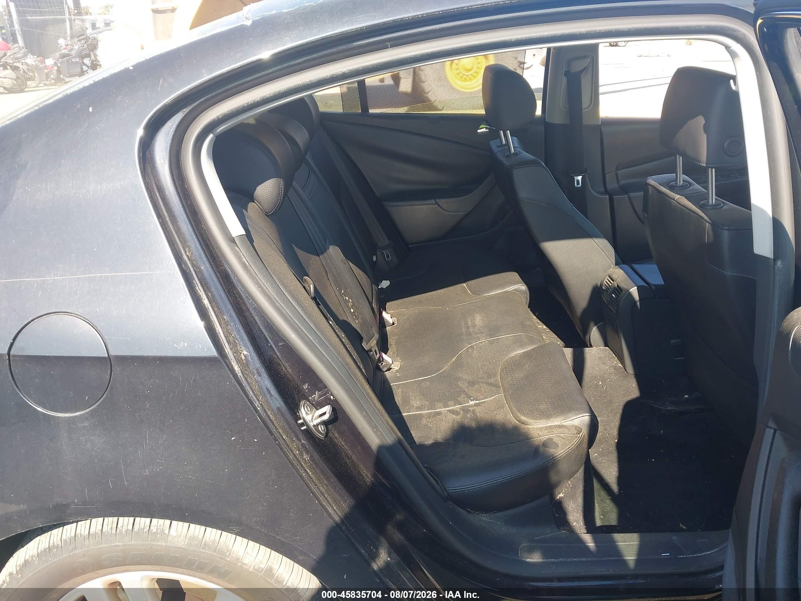 2008 Volkswagen Passat Komfort Black vin: WVWAK73C38P084315