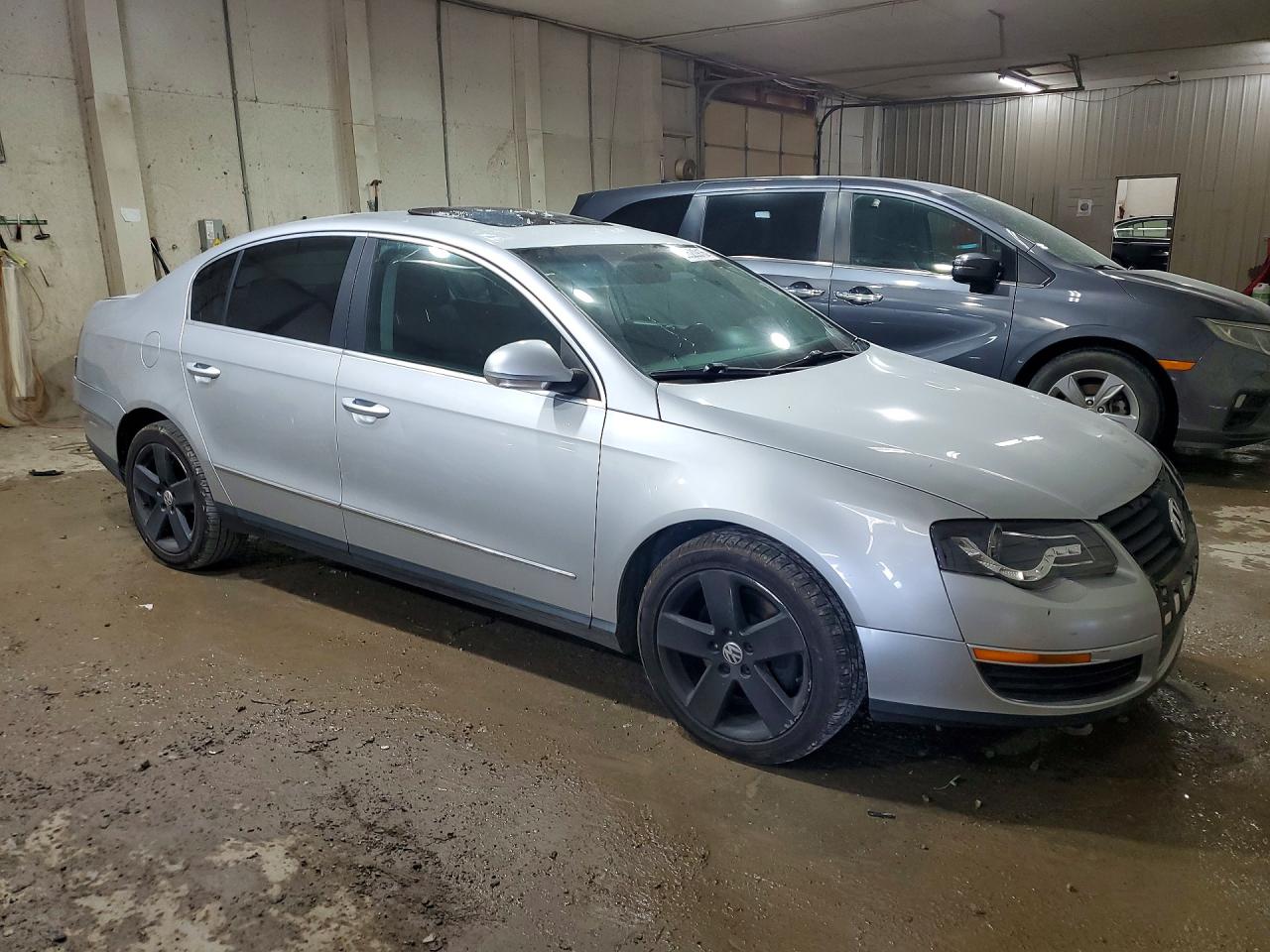 2008 Volkswagen Passat Komfort Серебряный vin: WVWAK73C58E139889