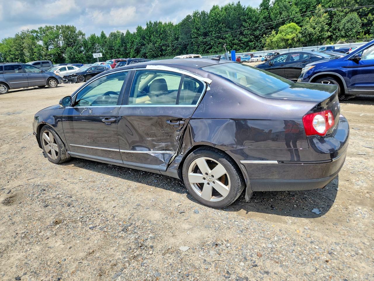2008 Volkswagen Passat Komfort Black vin: WVWAK73C58P046441