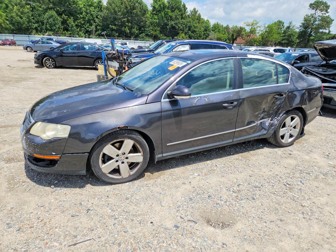 2008 Volkswagen Passat Komfort Black vin: WVWAK73C58P046441