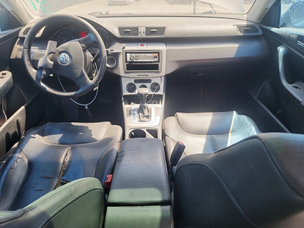 2008 Volkswagen Passat Komfort Gray vin: WVWAK73C88P084293