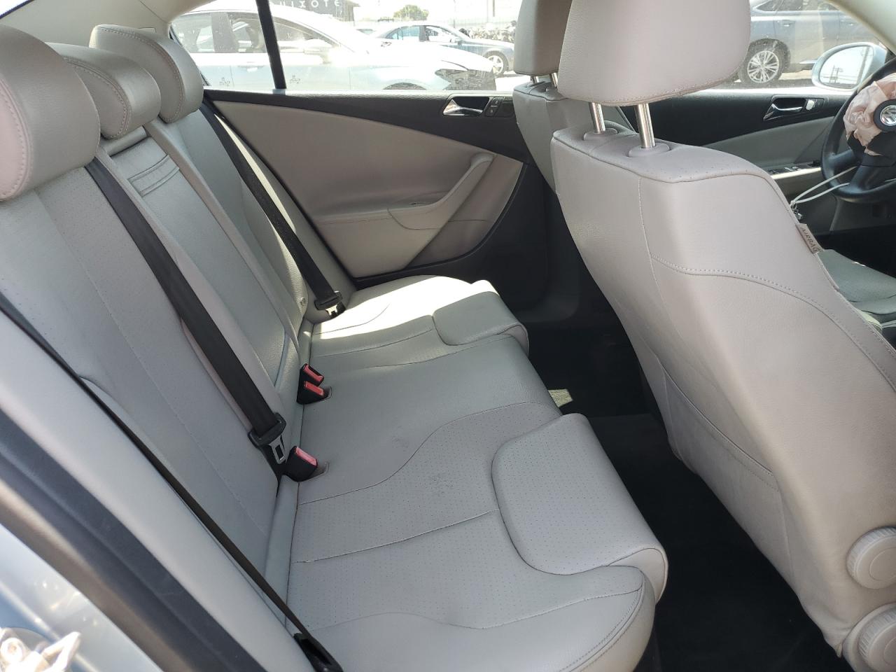 2007 Volkswagen Passat 2.0t Silver vin: WVWAK73C97P021539