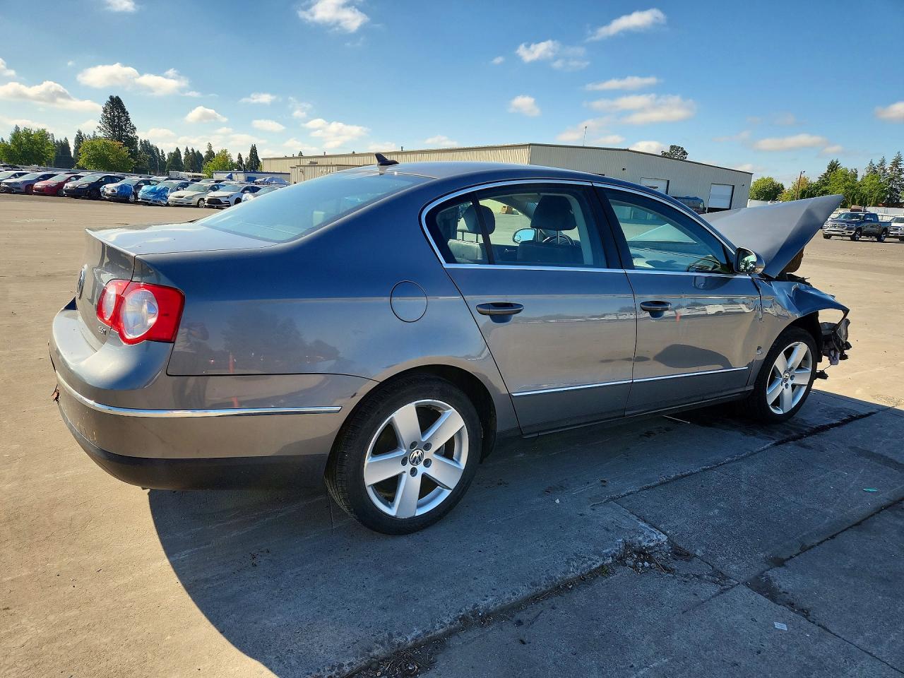 2008 Volkswagen Passat Komfort Gray vin: WVWAK73C98P043218