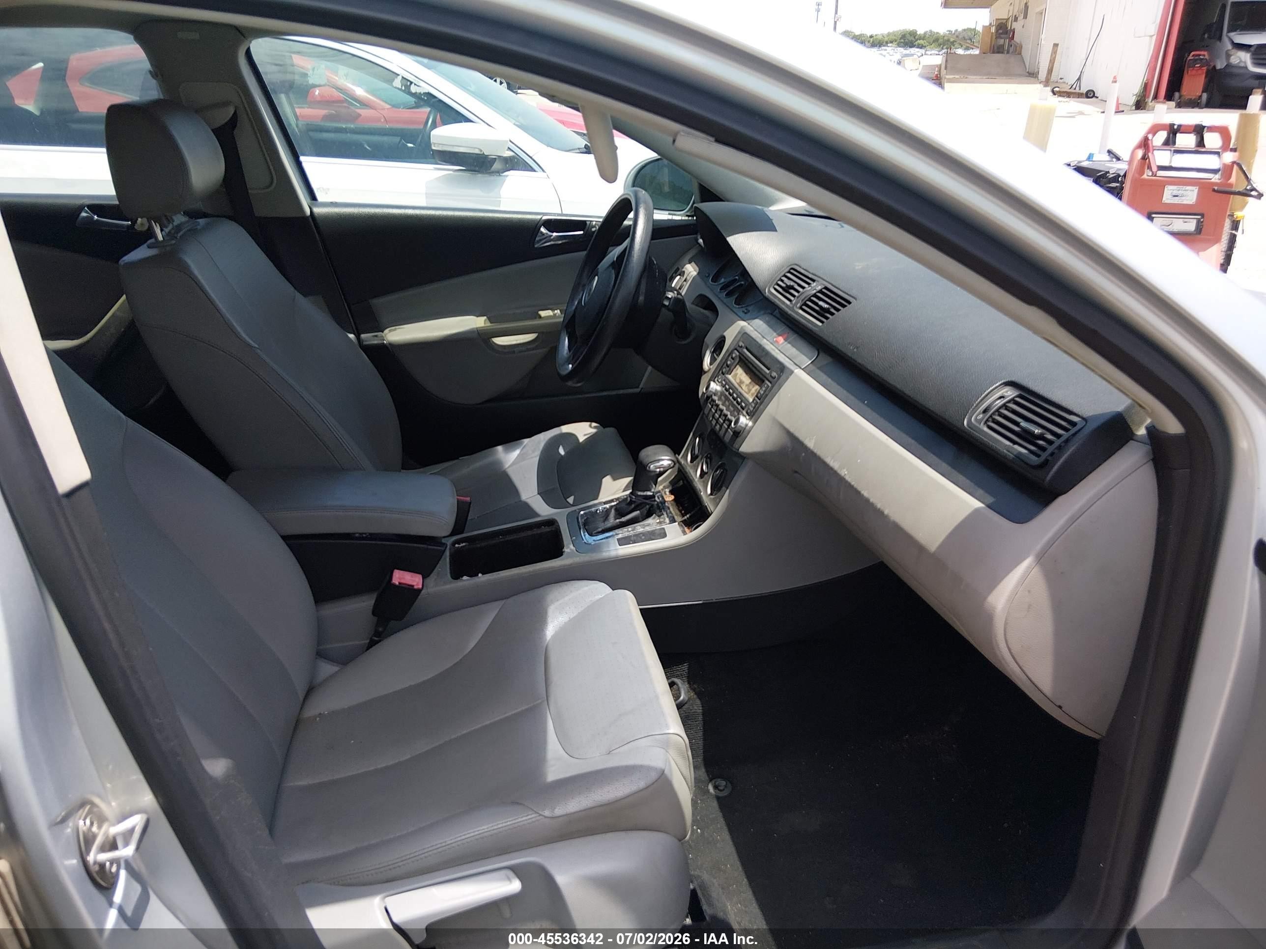 2006 Volkswagen Passat 2.0t Silver vin: WVWAK73CX6P060798