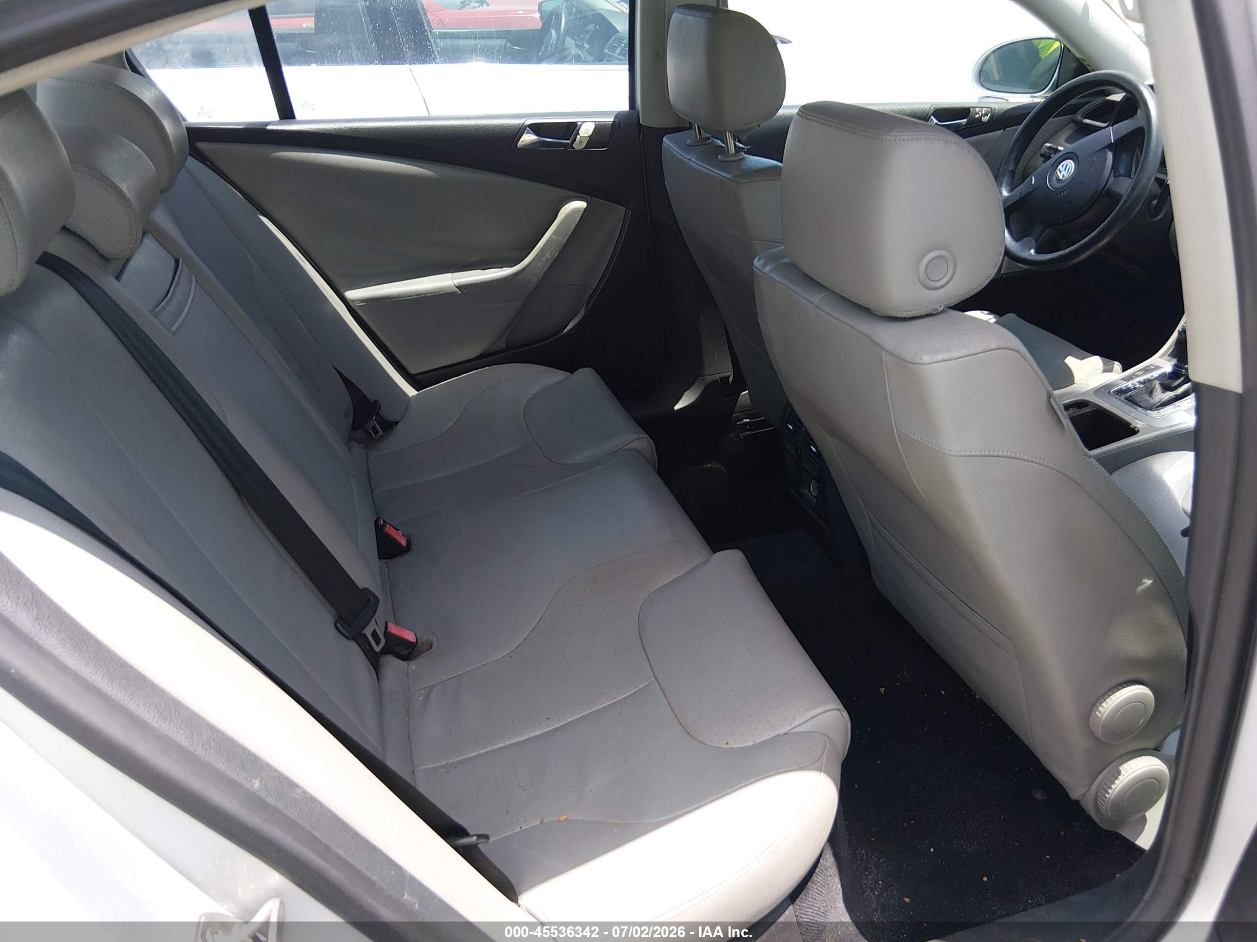 2006 Volkswagen Passat 2.0t Silver vin: WVWAK73CX6P060798