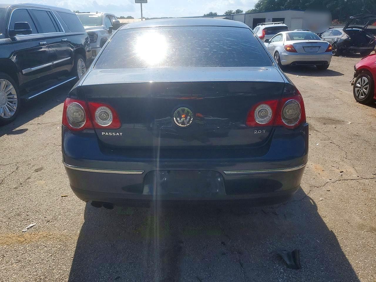 2007 Volkswagen Passat 2.0t Blue vin: WVWAK73CX7P115638