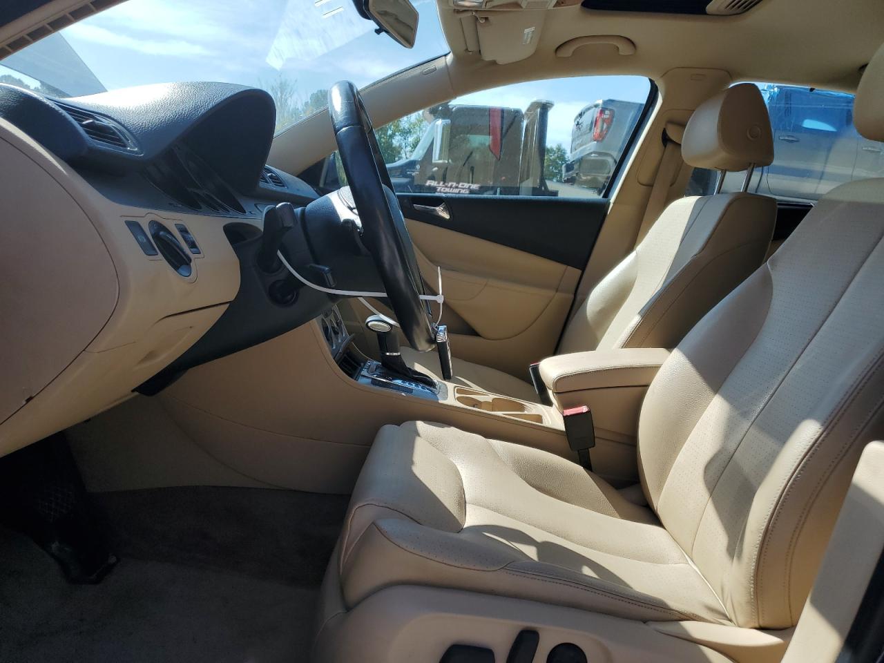 2008 Volkswagen Passat Komfort Blue vin: WVWAK73CX8E166781