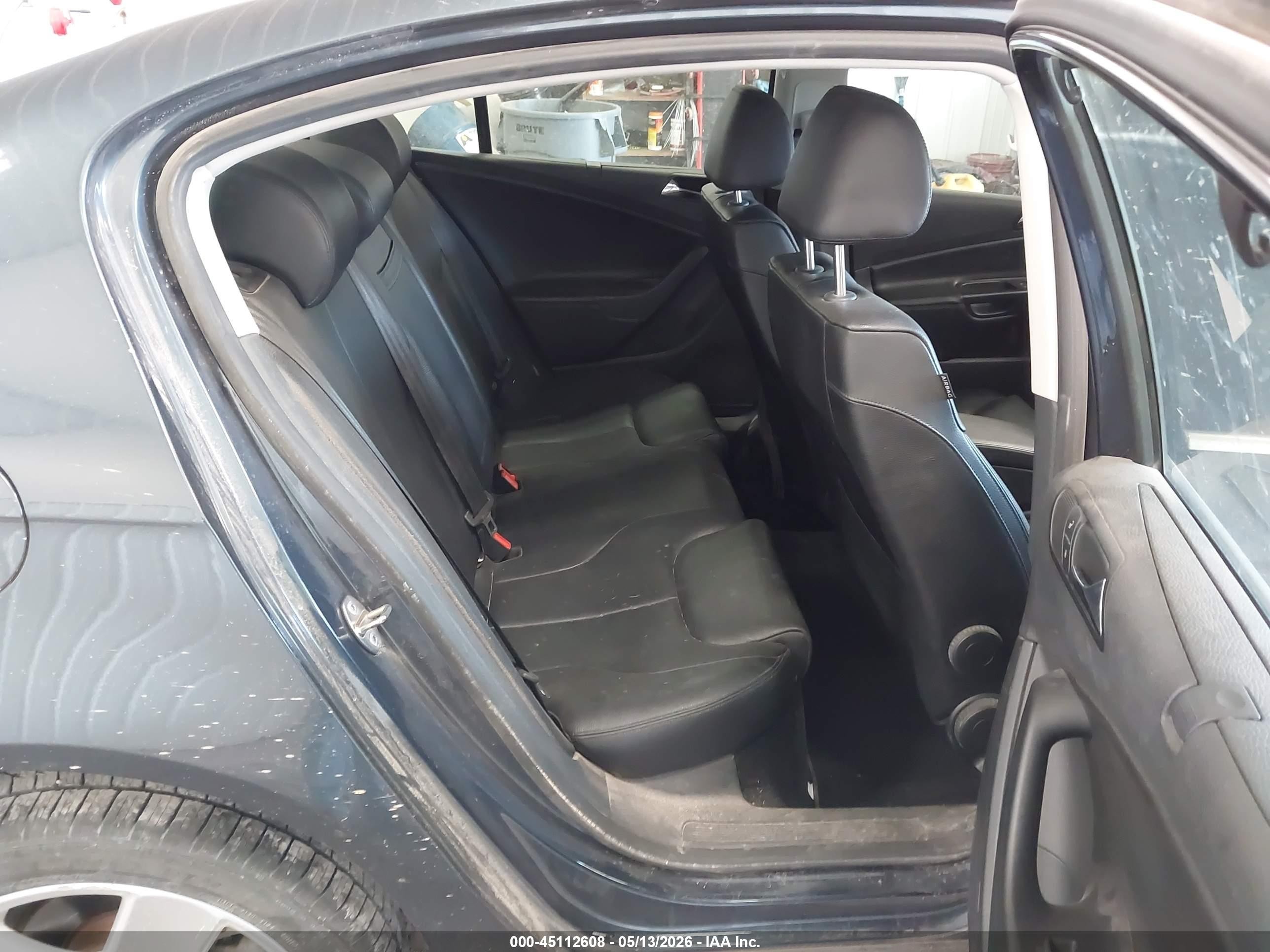 2008 Volkswagen Passat Komfort Black vin: WVWAK93C88E085242