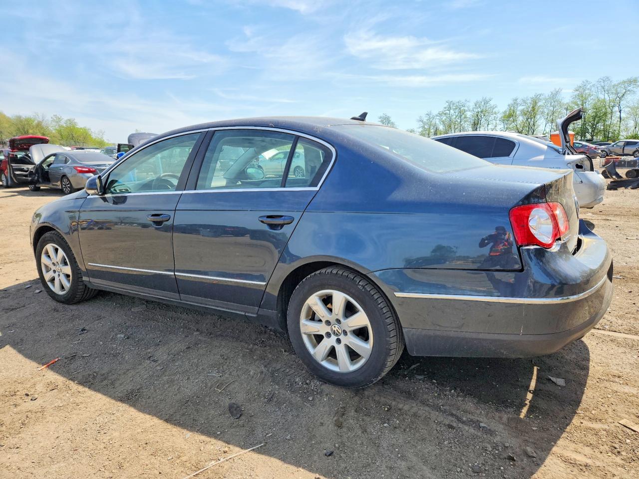 2007 Volkswagen Passat 2.0t Blue vin: WVWAK93C97P101175