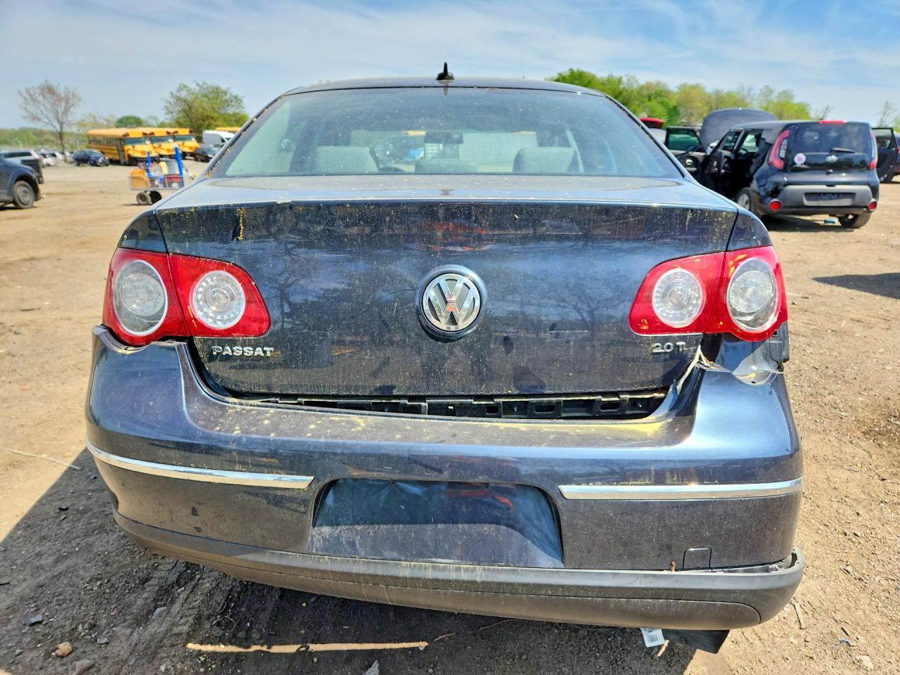 2007 Volkswagen Passat 2.0t Blue vin: WVWAK93C97P101175