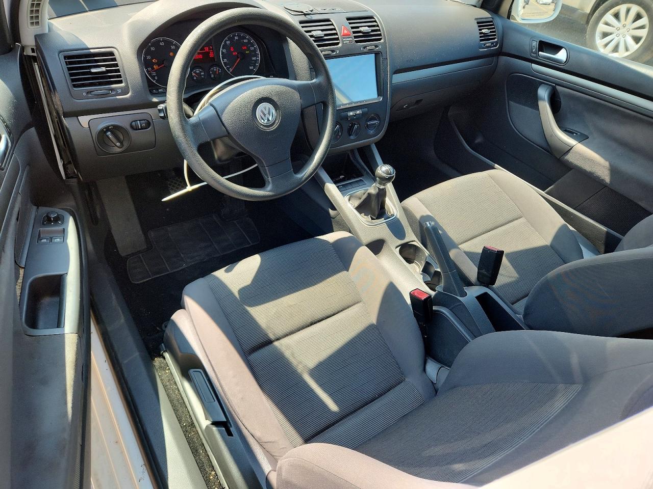 2007 Volkswagen Rabbit White vin: WVWAR71K67W108407