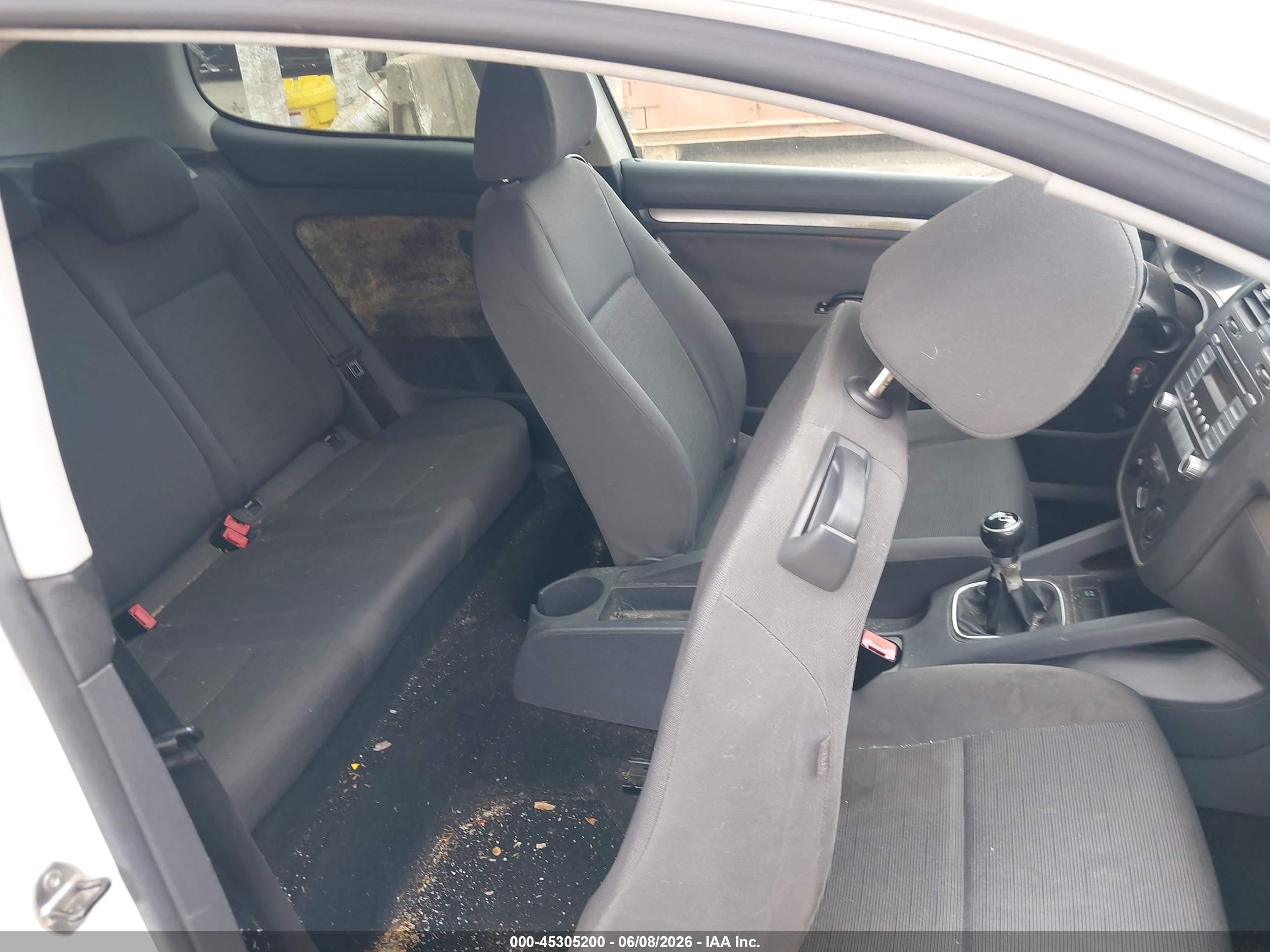 2007 Volkswagen Rabbit 2-door Белый vin: WVWAS71K17W265296
