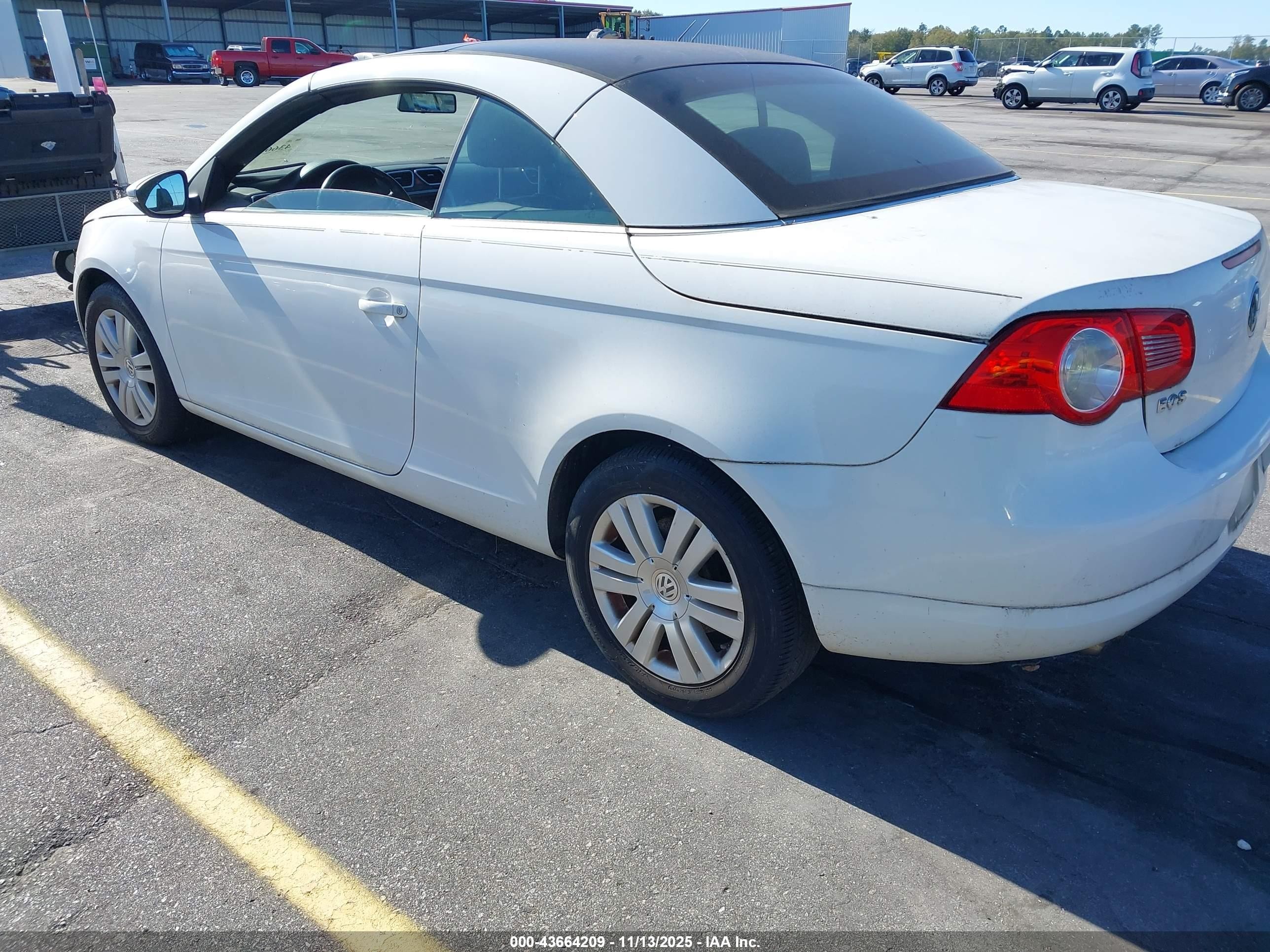 2009 Volkswagen Eos Komfort White vin: WVWBA71F09V023201