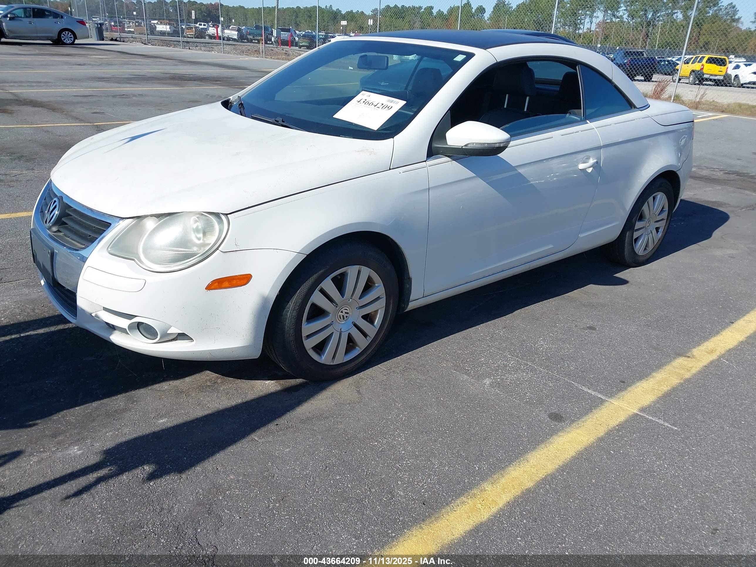 2009 Volkswagen Eos Komfort White vin: WVWBA71F09V023201