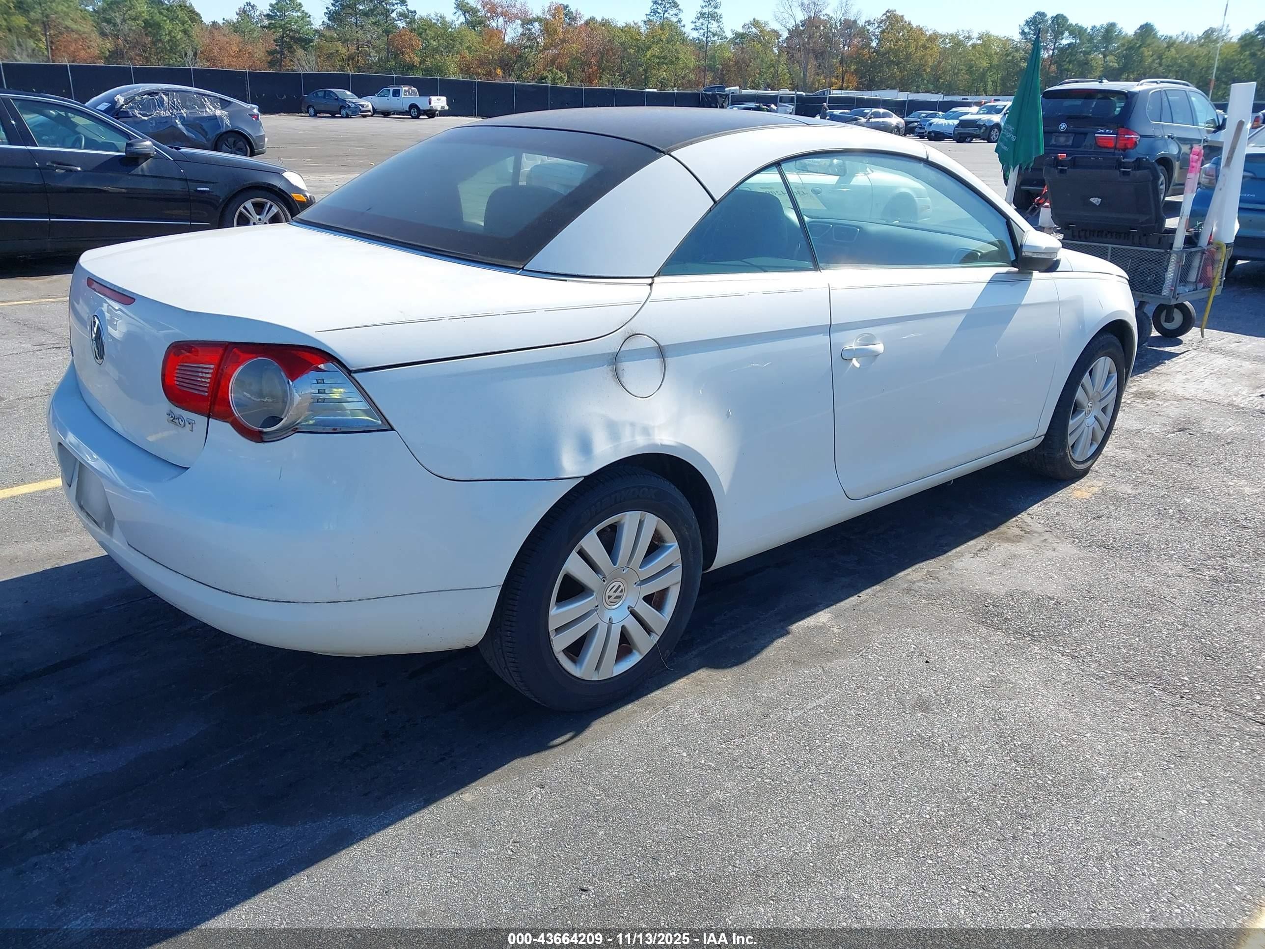 2009 Volkswagen Eos Komfort White vin: WVWBA71F09V023201