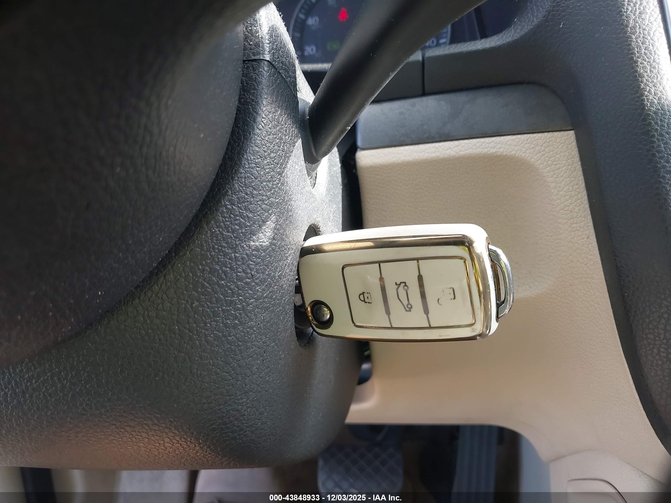 2009 Volkswagen Eos Komfort White vin: WVWBA71F19V015379