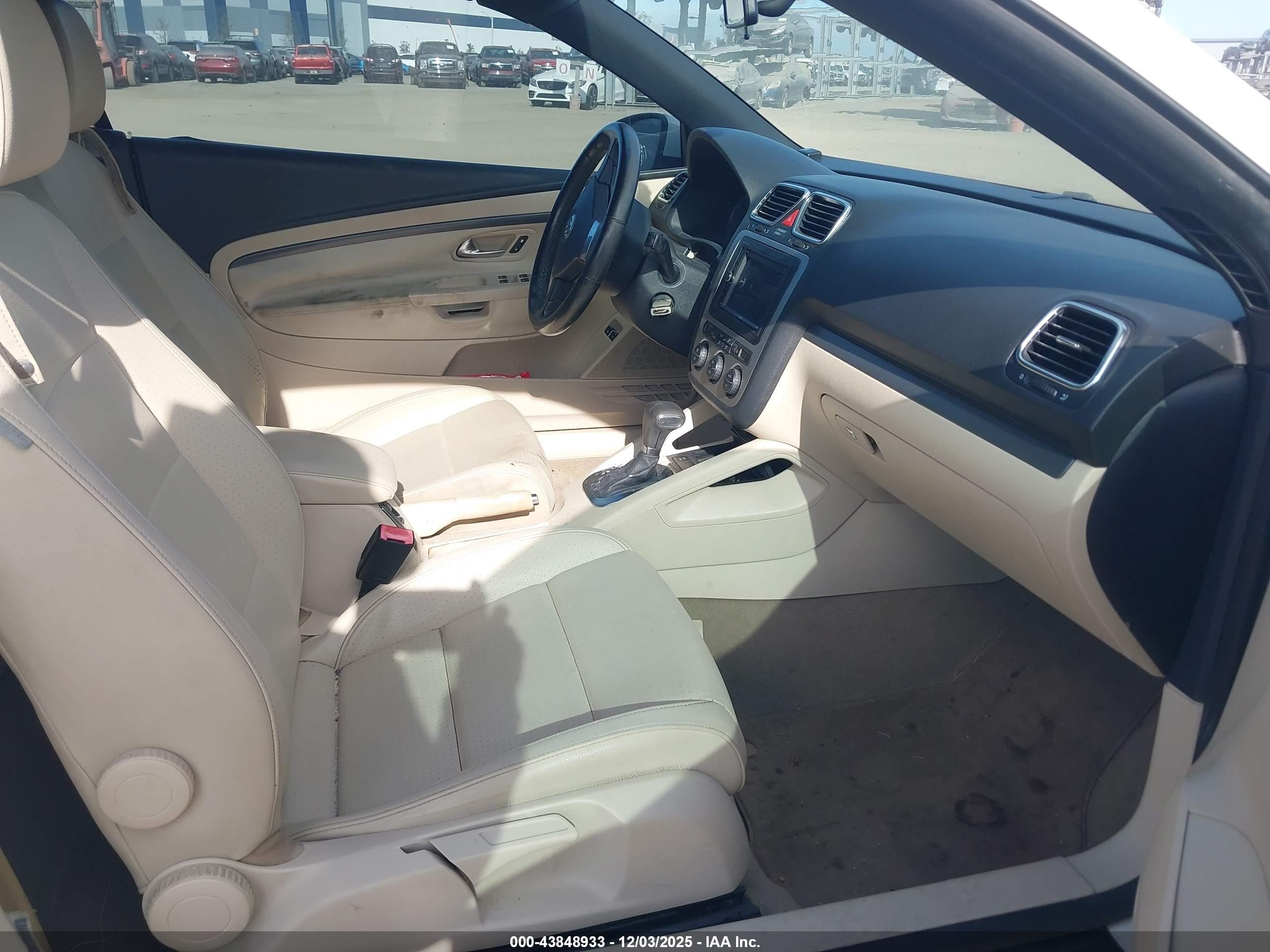 2009 Volkswagen Eos Komfort White vin: WVWBA71F19V015379