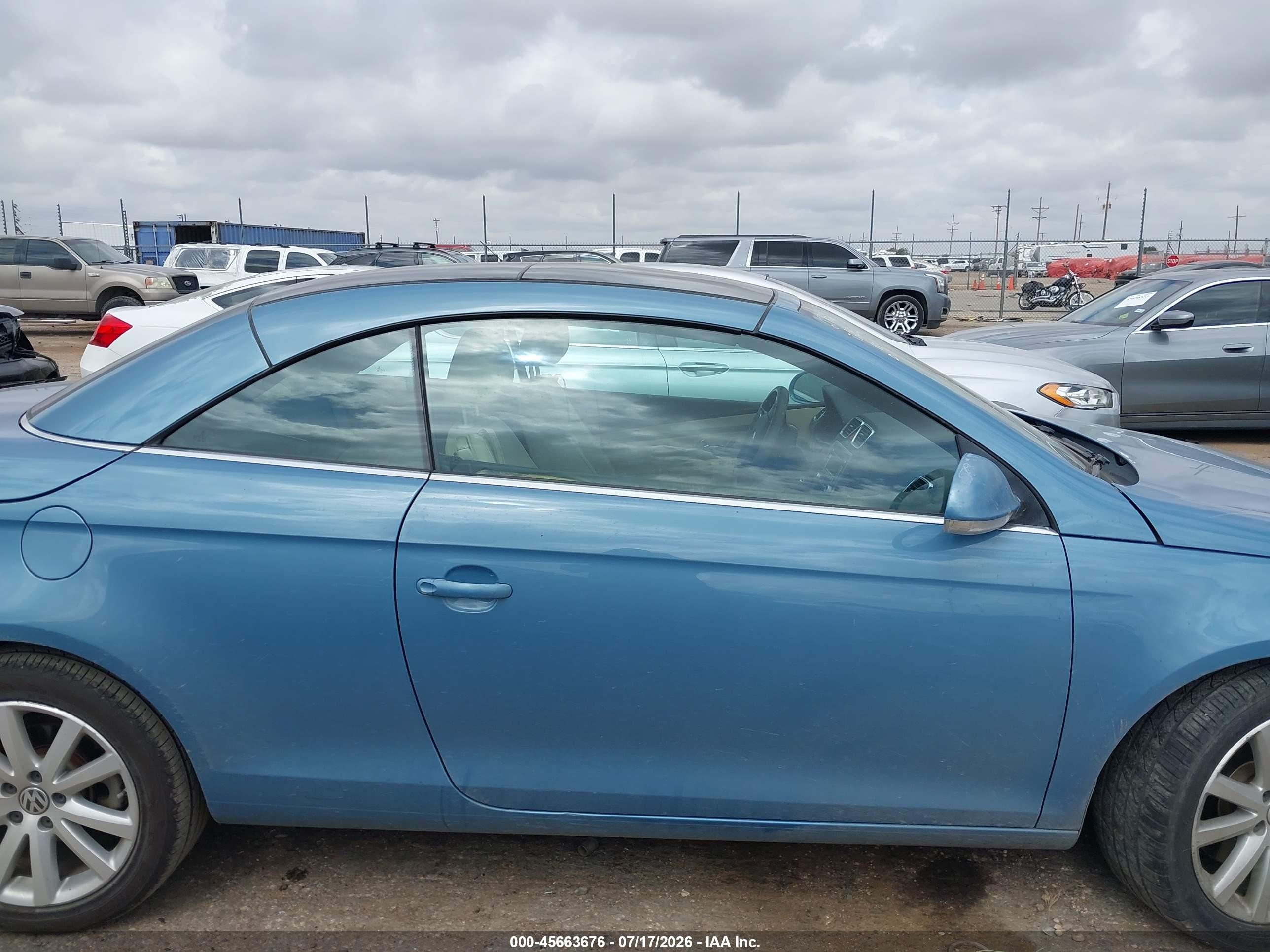 2008 Volkswagen Eos Komfort Blue vin: WVWBA71F28V035557