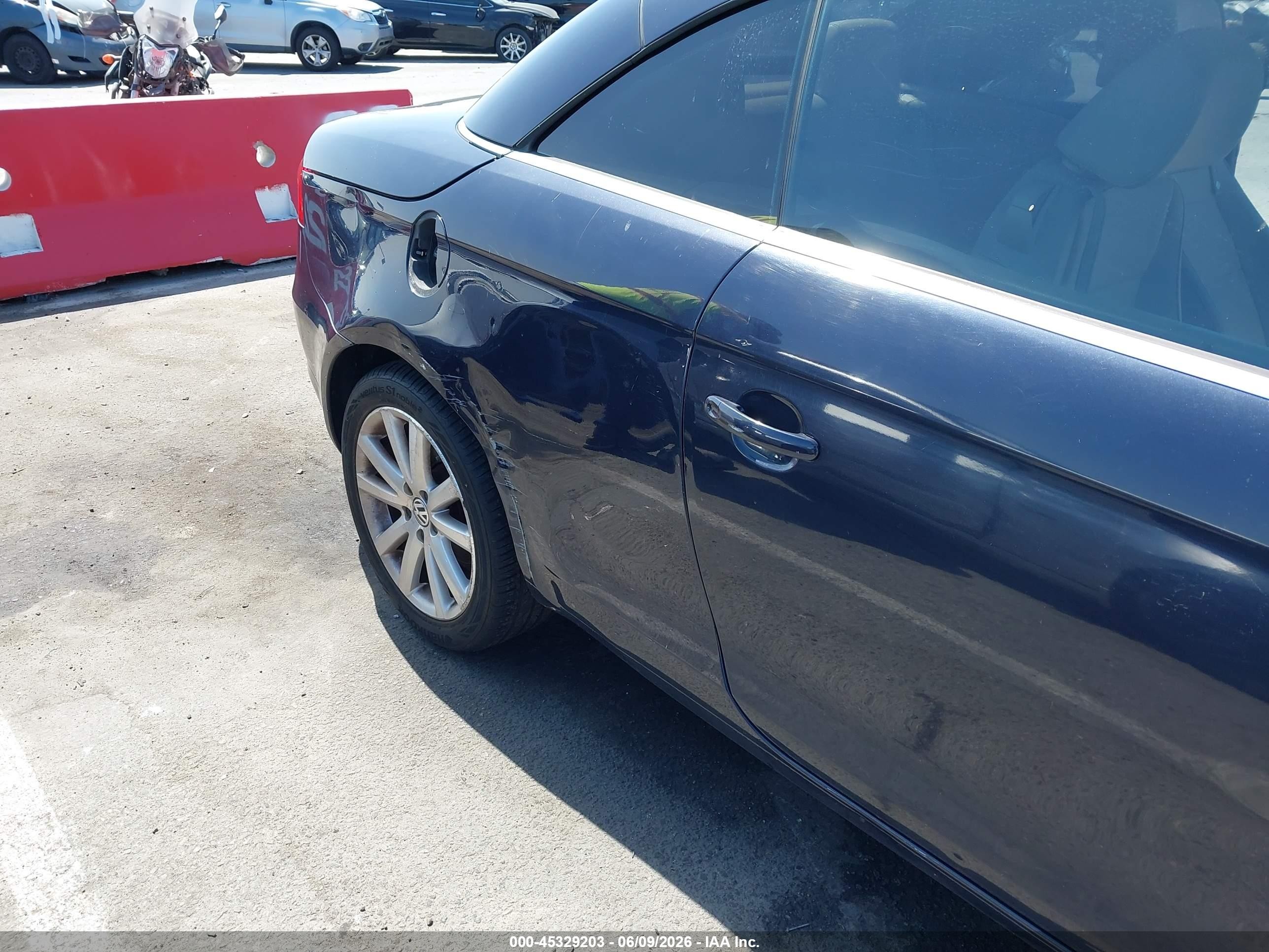 2008 Volkswagen Eos Komfort Dark Blue vin: WVWBA71F58V046102