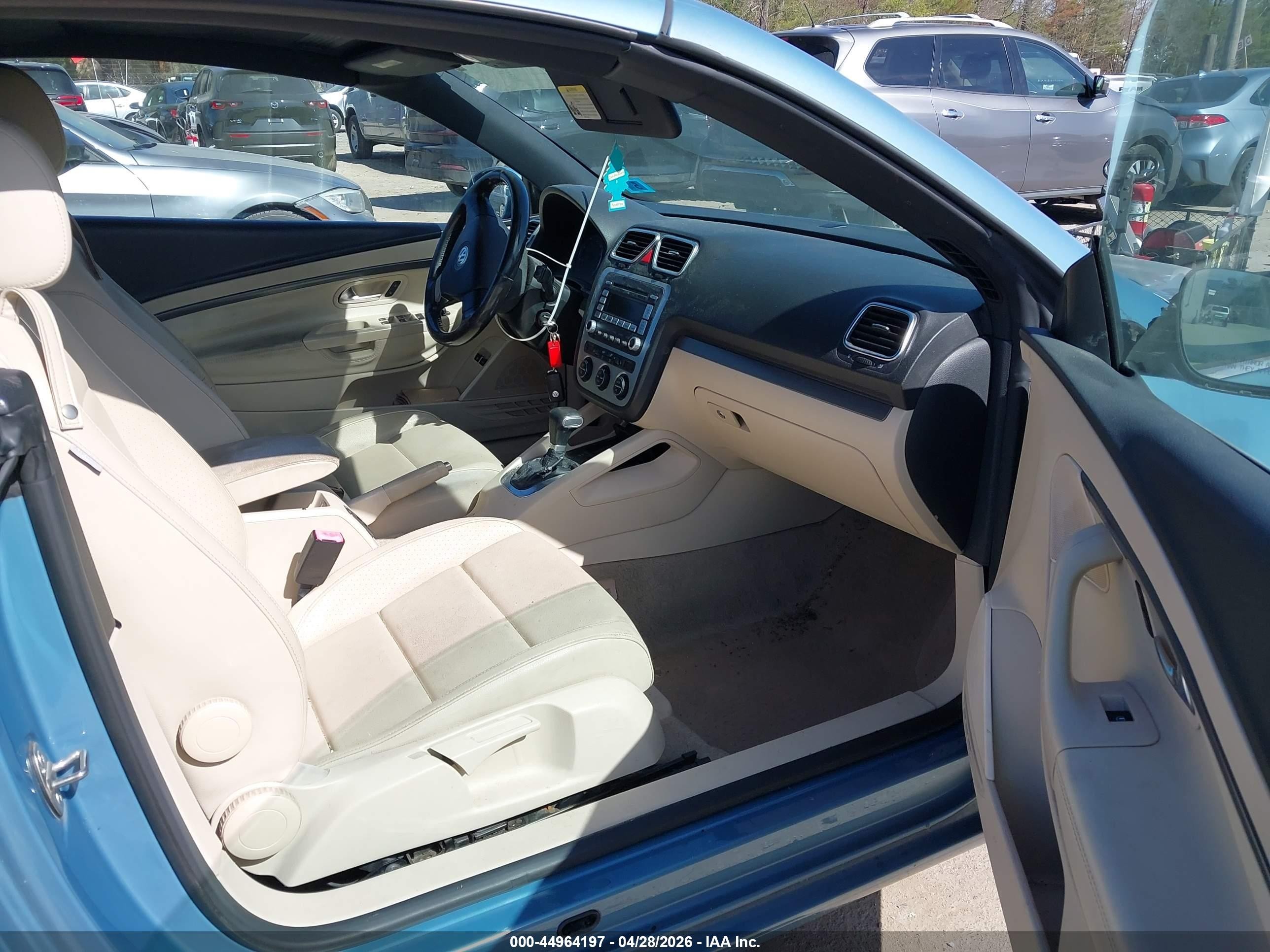 2008 Volkswagen Eos Komfort Blue vin: WVWBA71FX8V049481