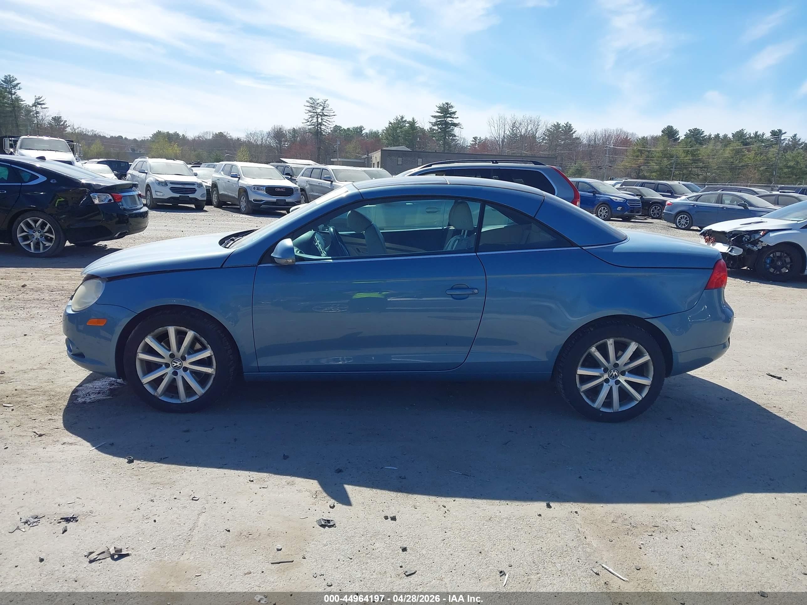 2008 Volkswagen Eos Komfort Blue vin: WVWBA71FX8V049481