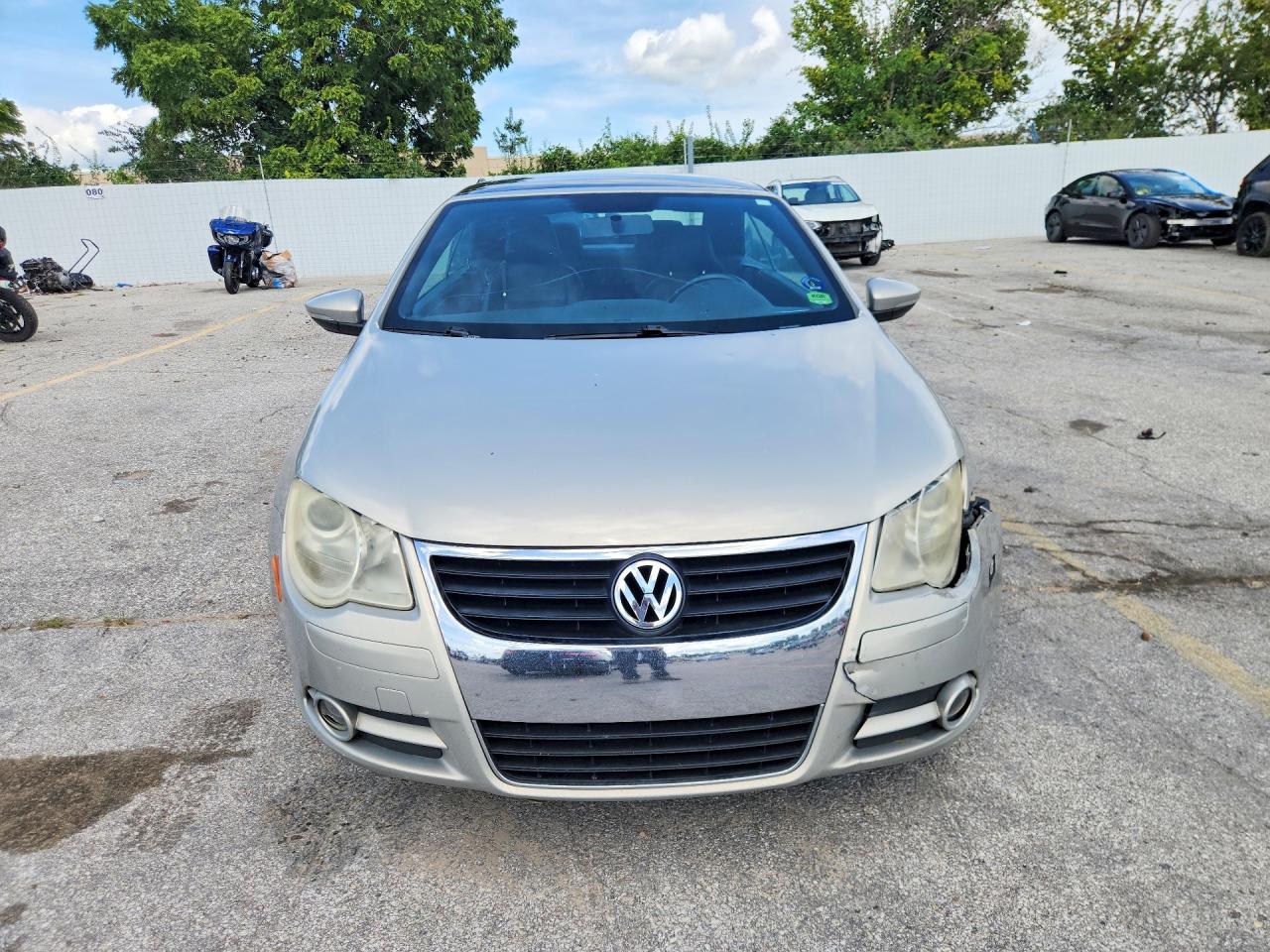 2009 Volkswagen Eos Turbo Silver vin: WVWBA71FX9V020371