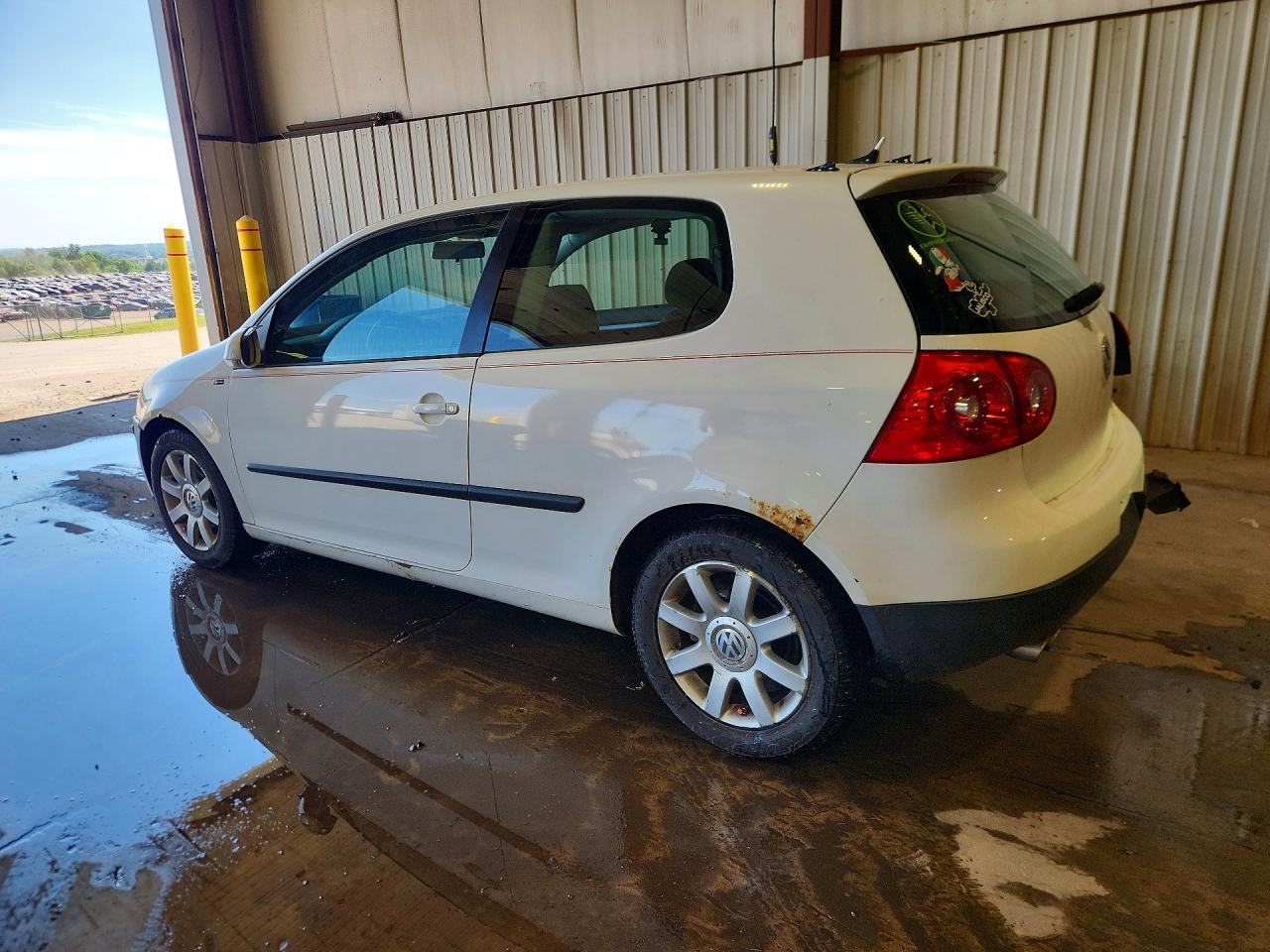 2009 Volkswagen Rabbit White vin: WVWBA71K09W030138