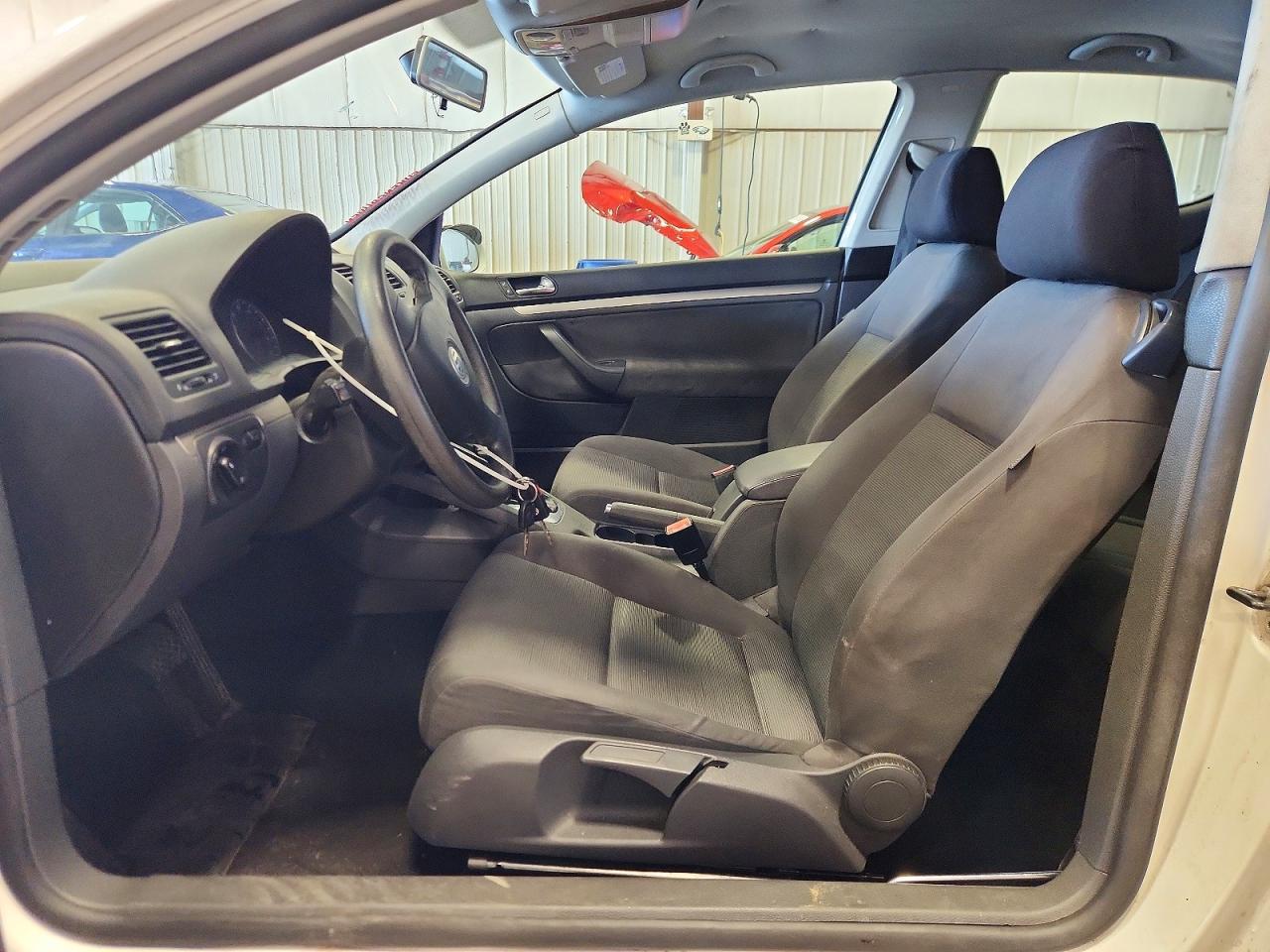 2009 Volkswagen Rabbit White vin: WVWBA71K09W030138