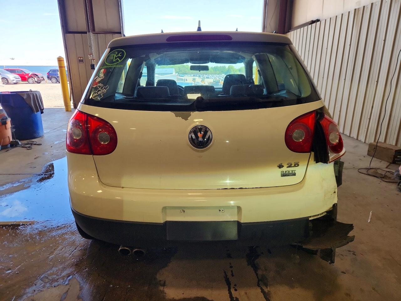 2009 Volkswagen Rabbit White vin: WVWBA71K09W030138
