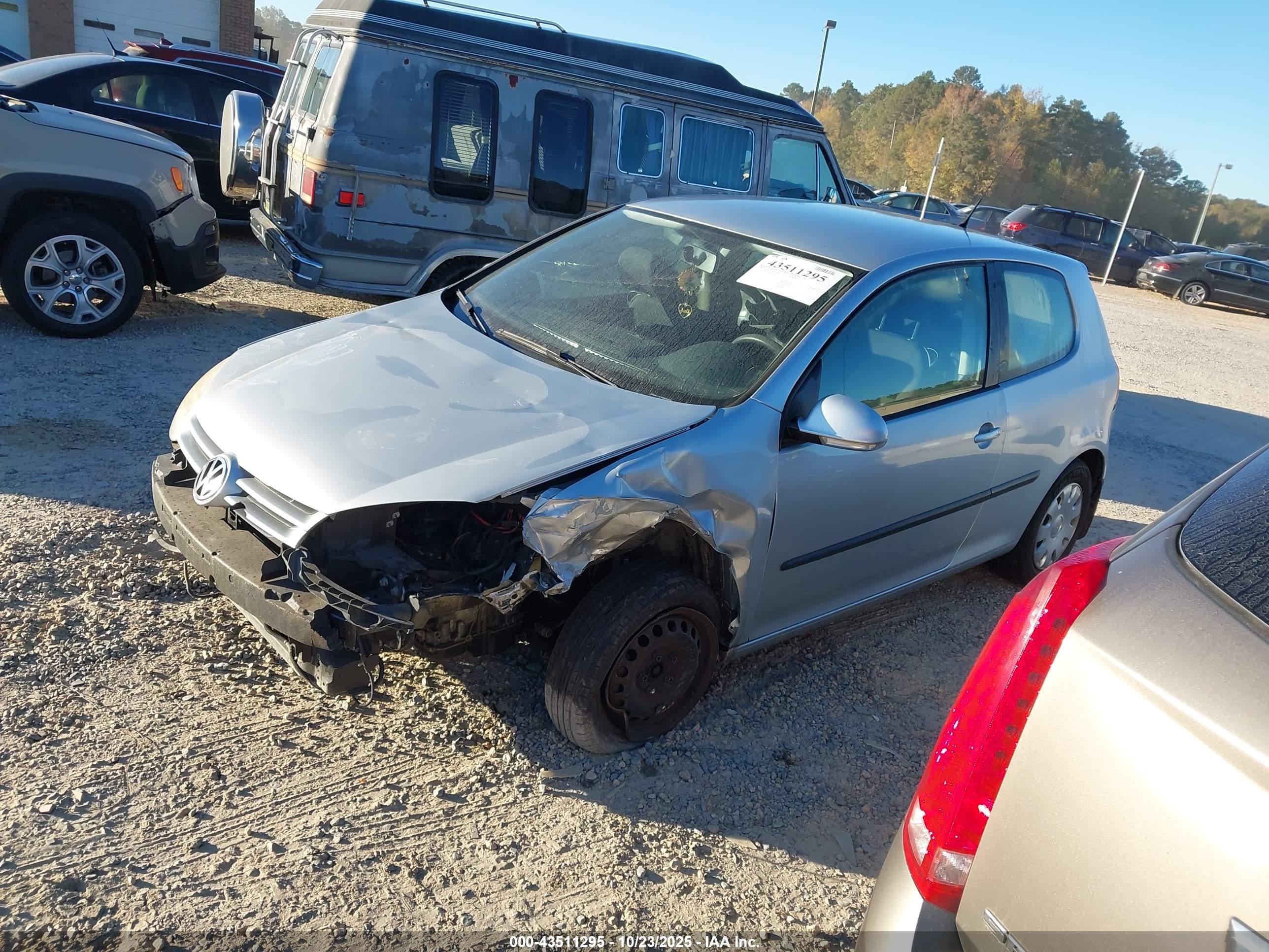2009 Volkswagen Rabbit S Silver vin: WVWBA71K19W050074
