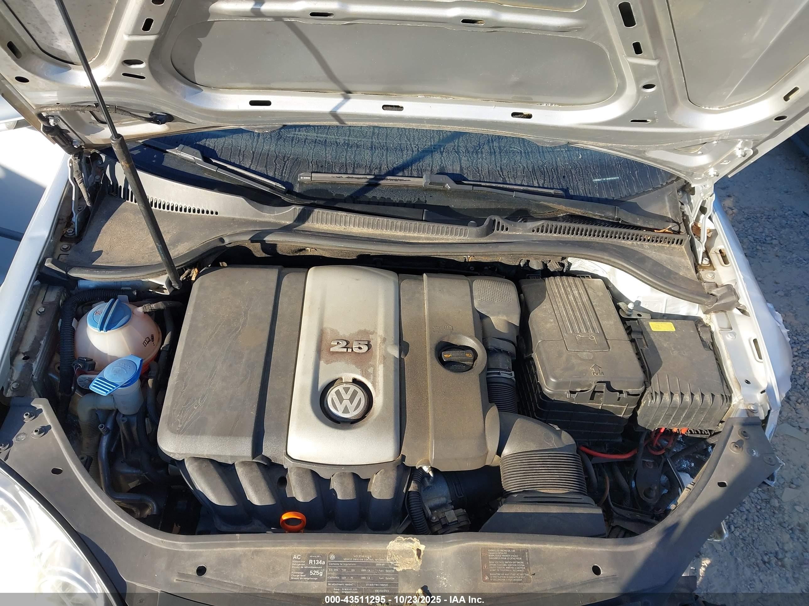 2009 Volkswagen Rabbit S Silver vin: WVWBA71K19W050074