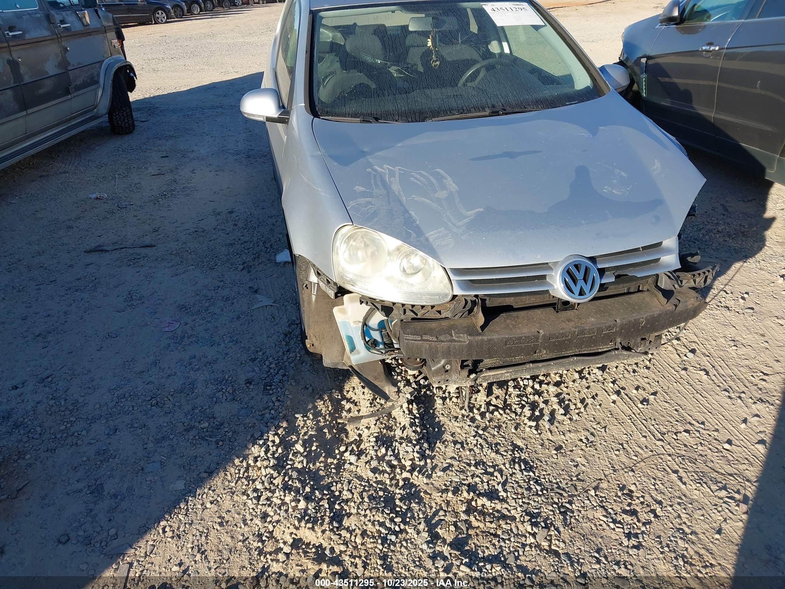 2009 Volkswagen Rabbit S Silver vin: WVWBA71K19W050074