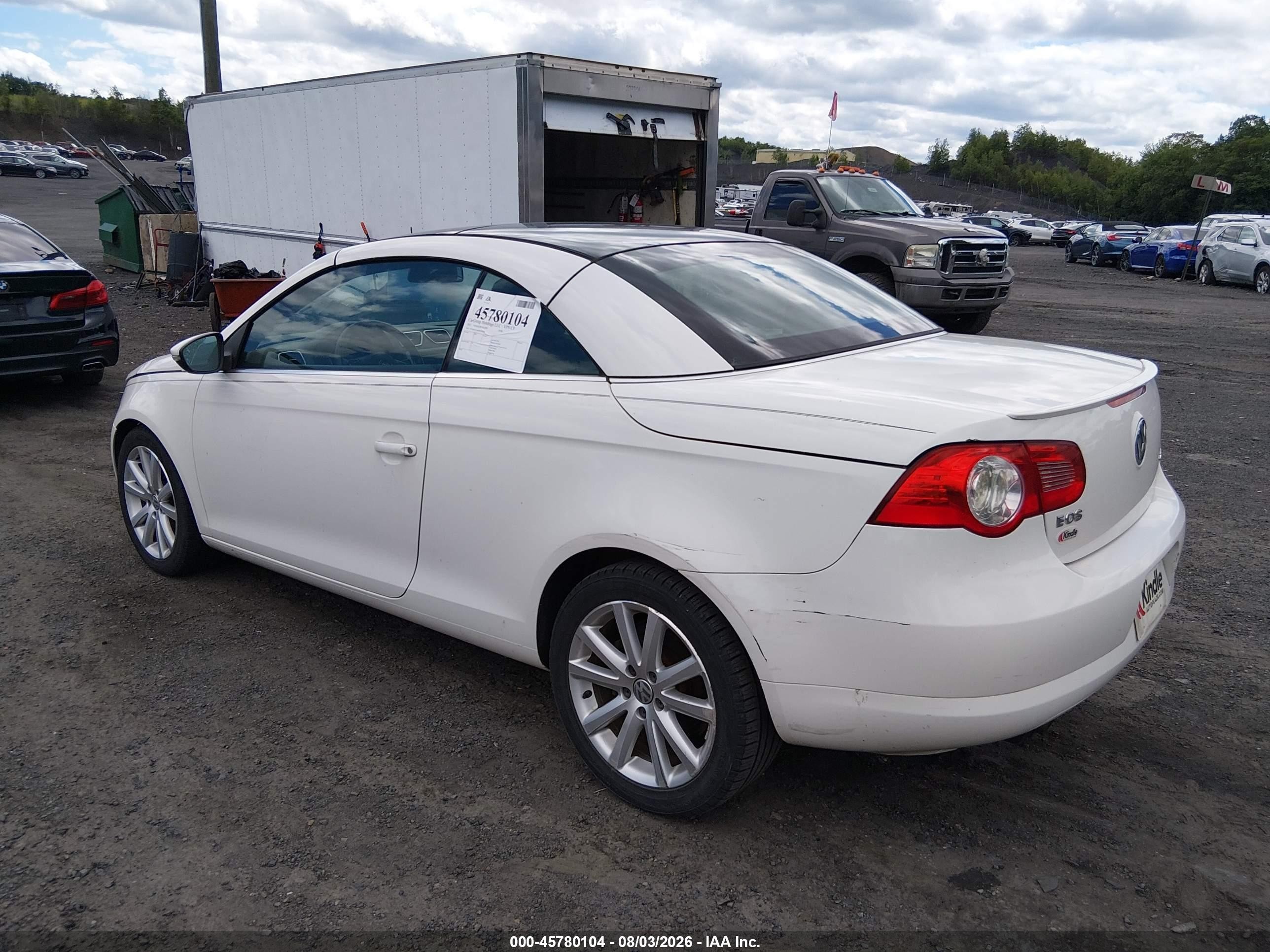 2011 Volkswagen Eos Komfort White vin: WVWBA7AH0BV001268
