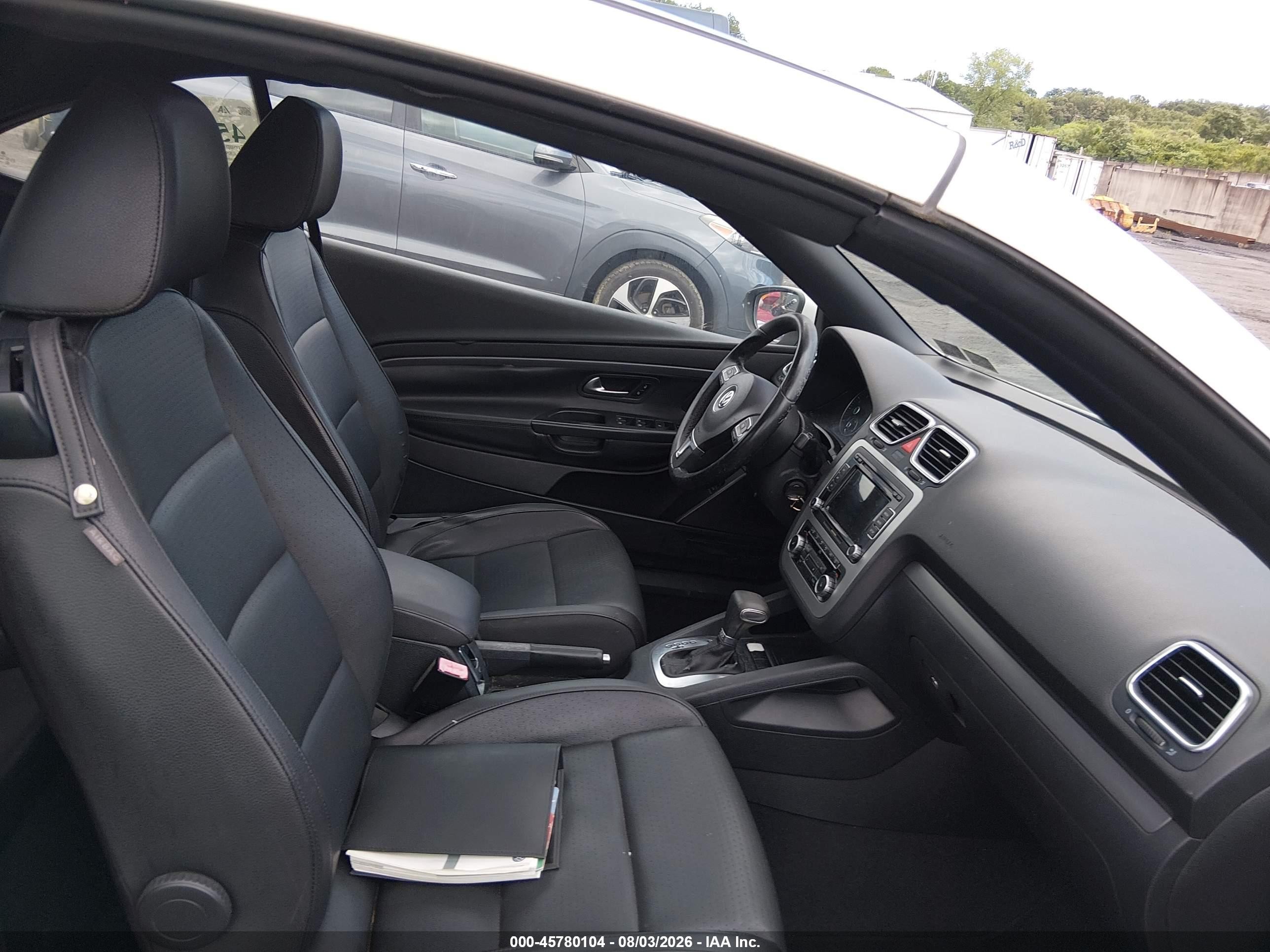 2011 Volkswagen Eos Komfort White vin: WVWBA7AH0BV001268
