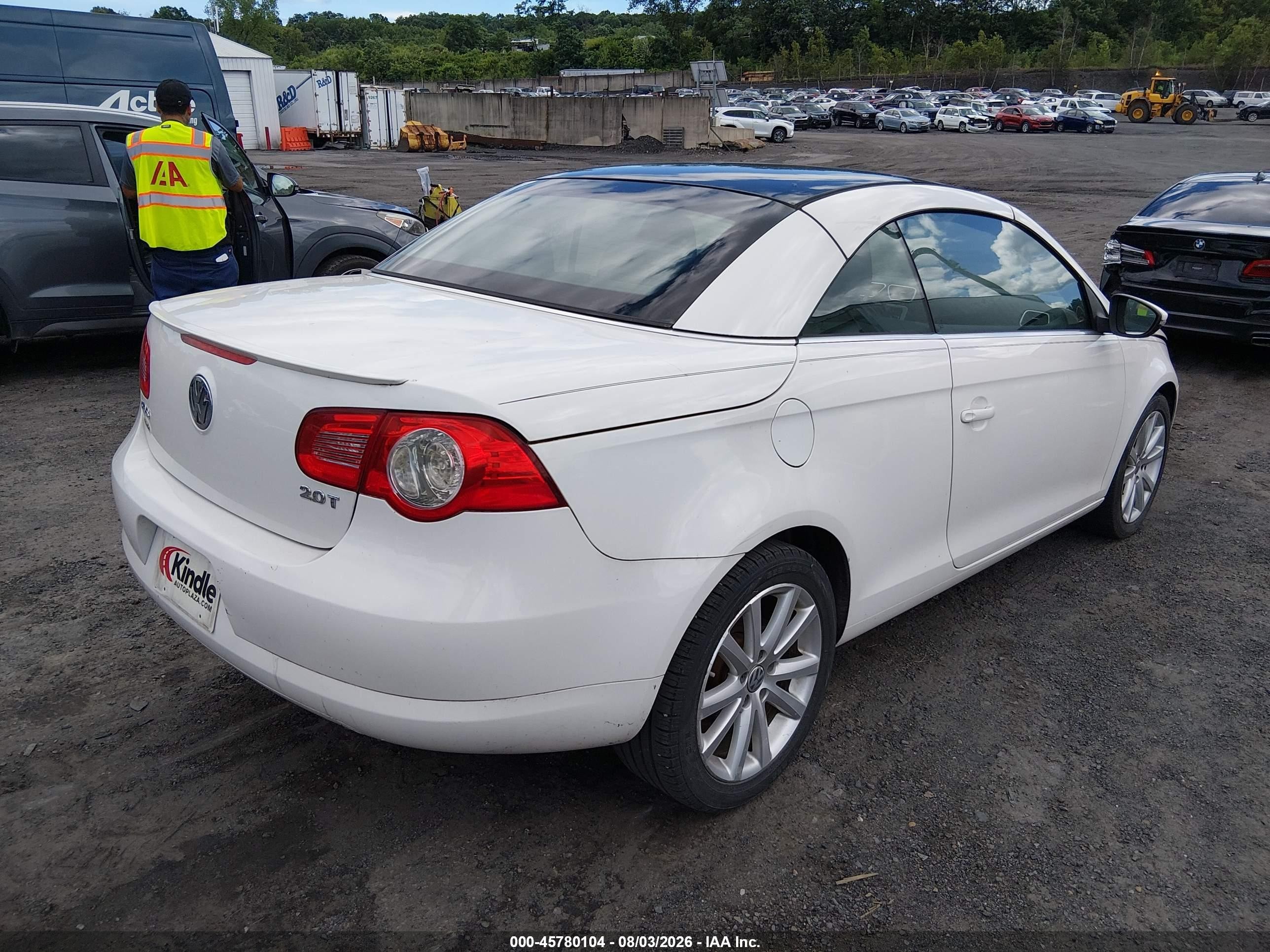 2011 Volkswagen Eos Komfort White vin: WVWBA7AH0BV001268