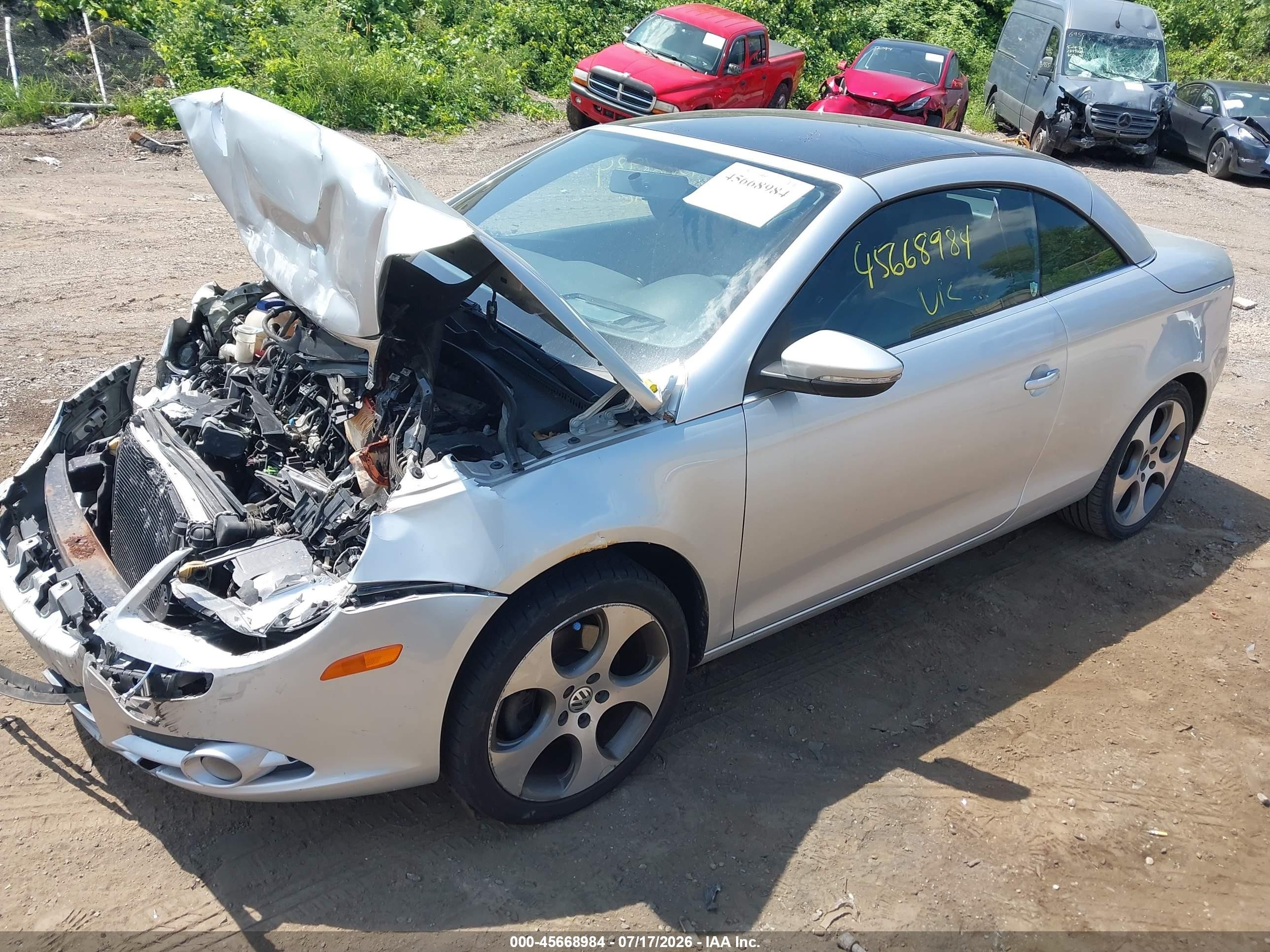 2010 Volkswagen Eos Komfort Silver vin: WVWBA7AH1AV014187
