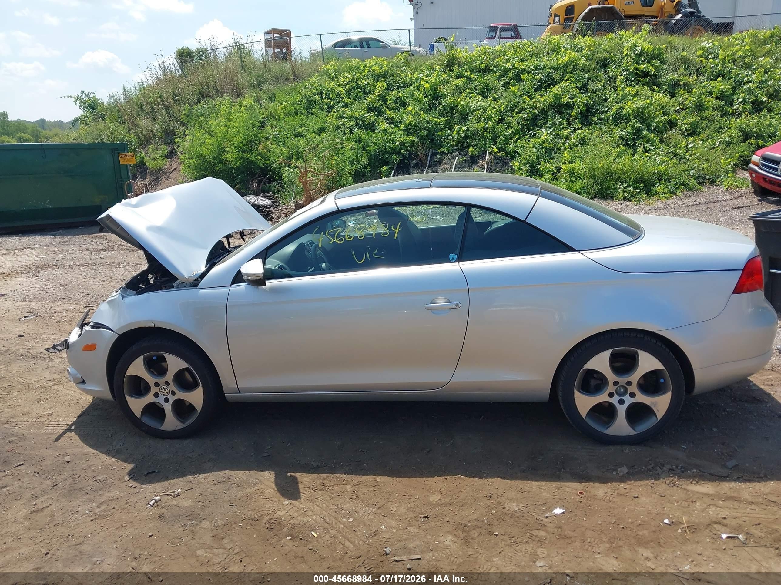 2010 Volkswagen Eos Komfort Silver vin: WVWBA7AH1AV014187