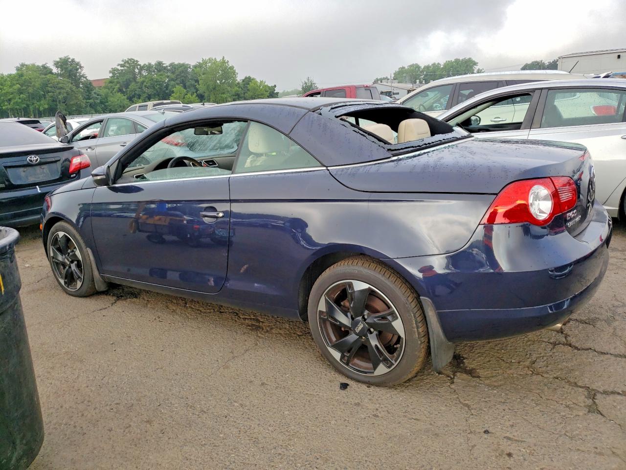 2011 Volkswagen Eos Komfort Blue vin: WVWBA7AH1BV001201