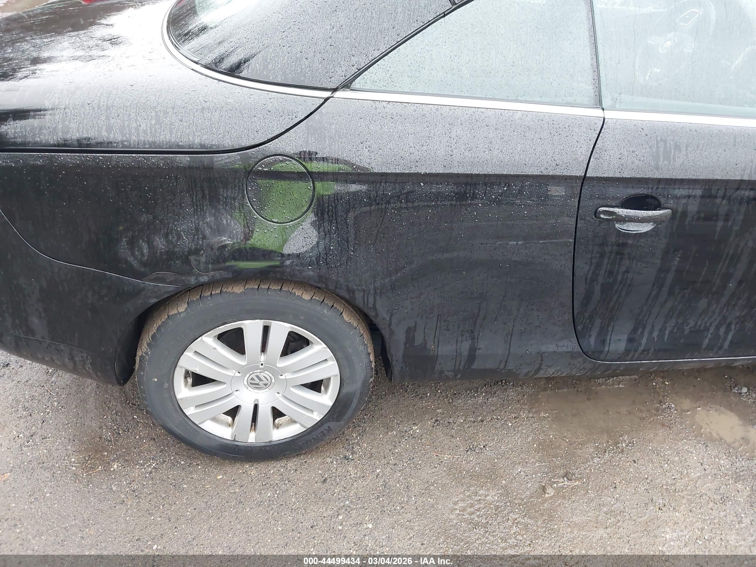 2010 Volkswagen Eos Komfort Black vin: WVWBA7AH2AV020631