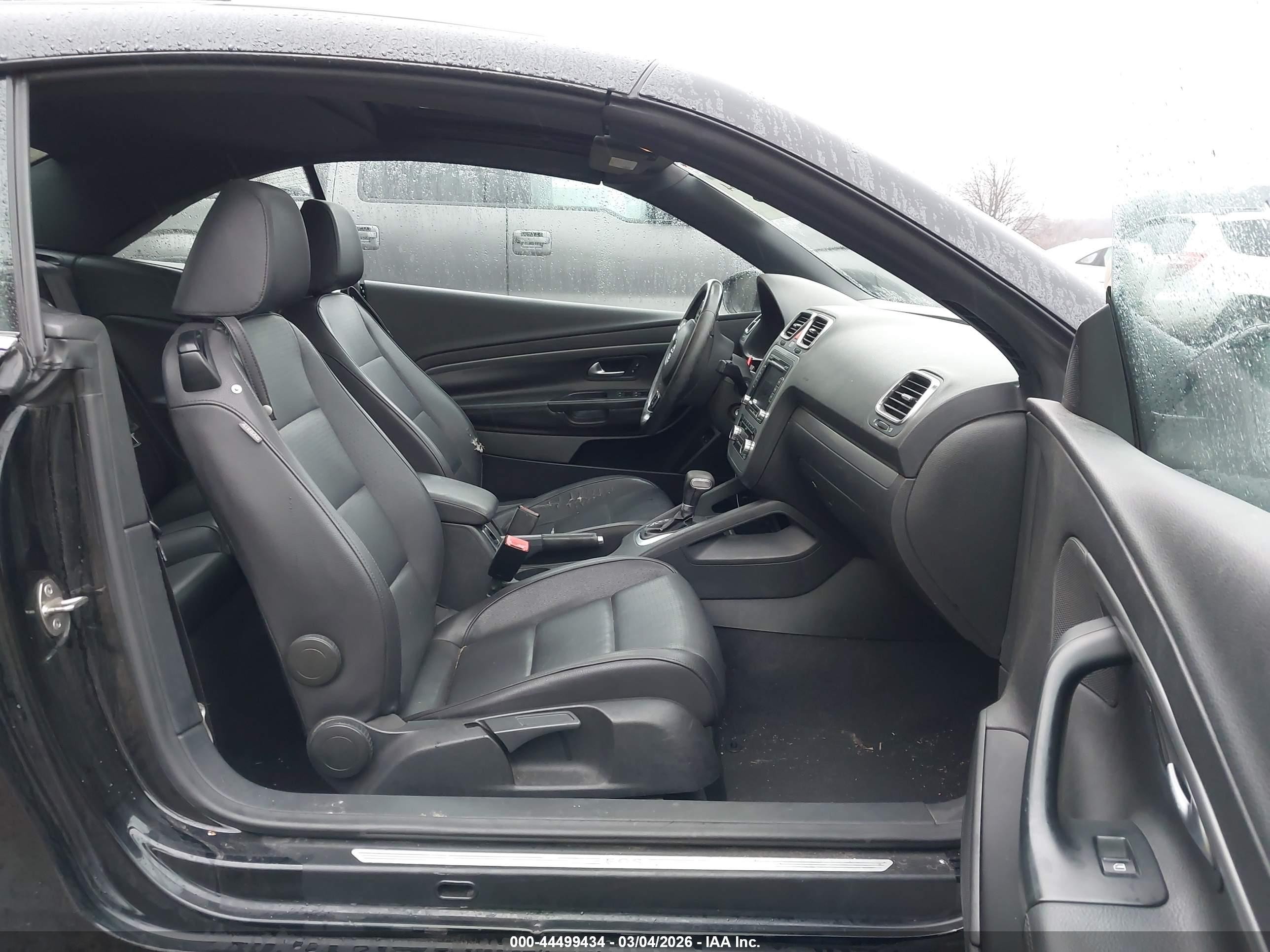 2010 Volkswagen Eos Komfort Black vin: WVWBA7AH2AV020631