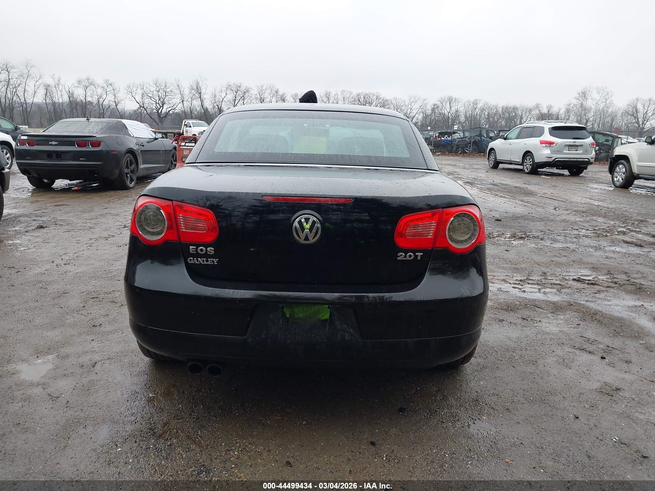 2010 Volkswagen Eos Komfort Black vin: WVWBA7AH2AV020631